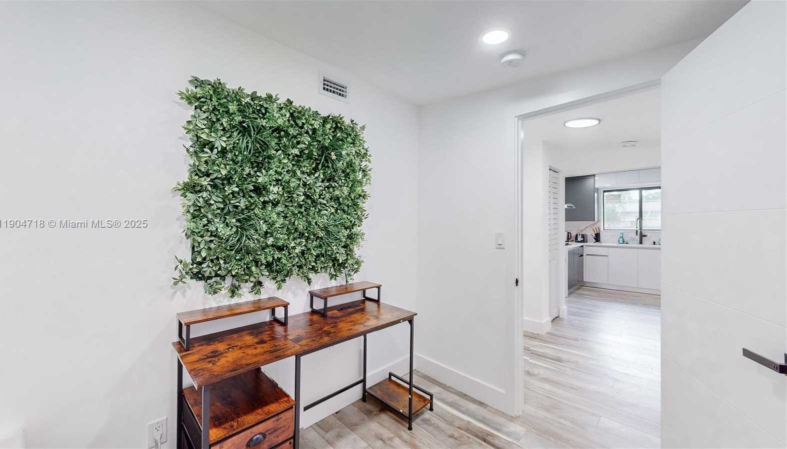 Small Image of 2525 GARFIELD ST, Hollywood Number 48