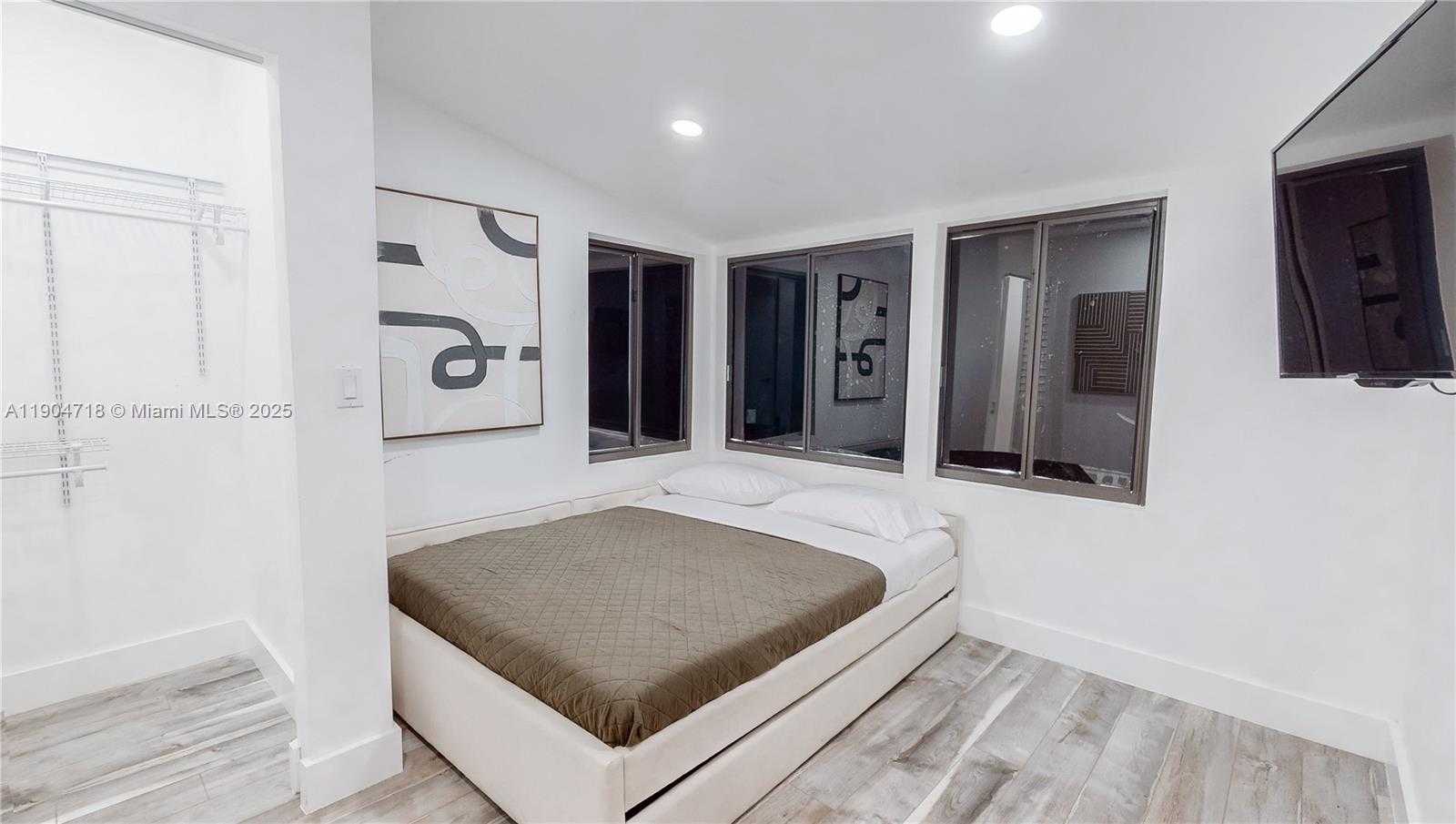 Small Image of 2525 GARFIELD ST, Hollywood Number 51