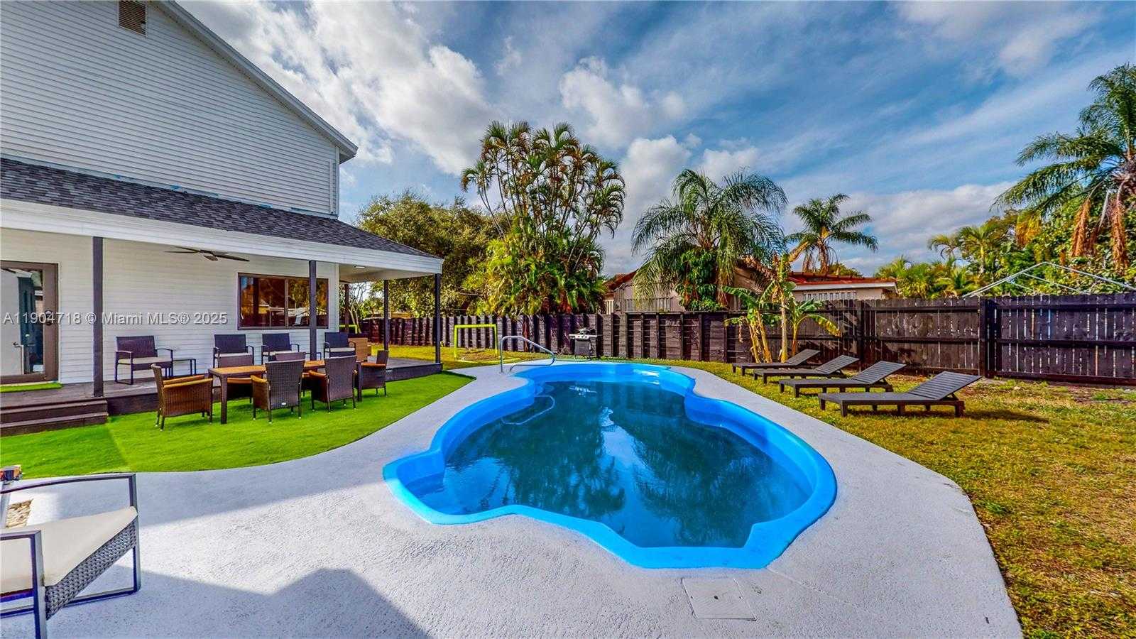 Small Image of 2525 GARFIELD ST, Hollywood Number 6