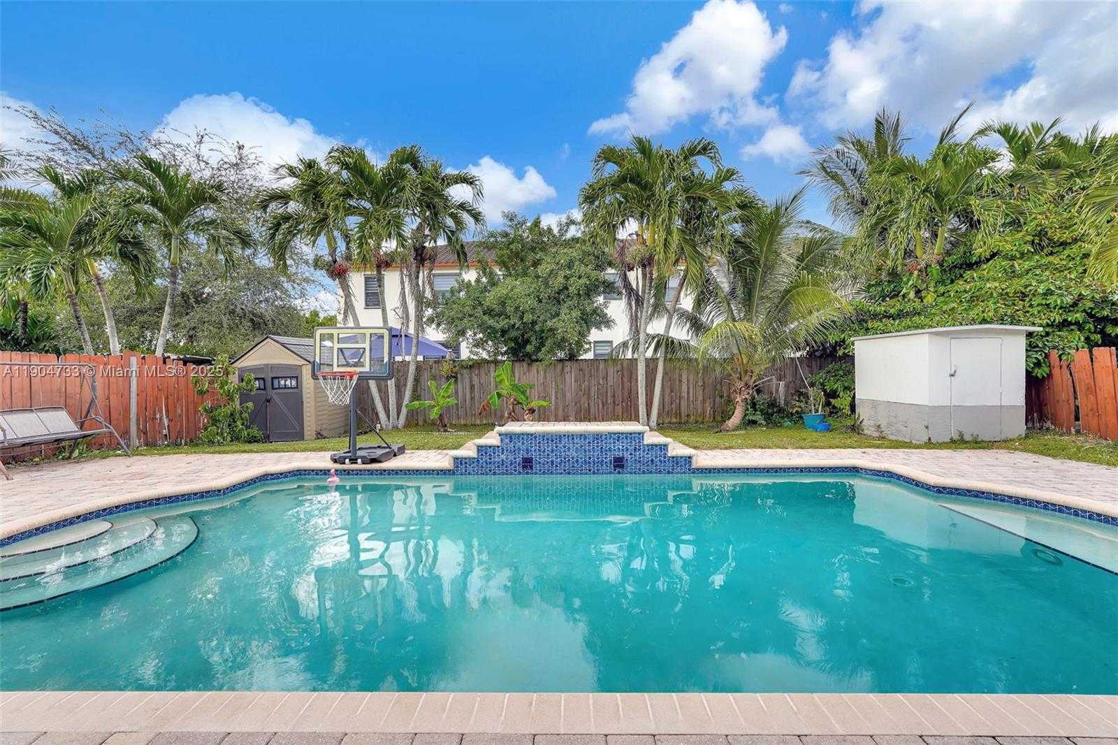 Small Image of 9067 NORTH WEST 182ND TER, Hialeah Number 29