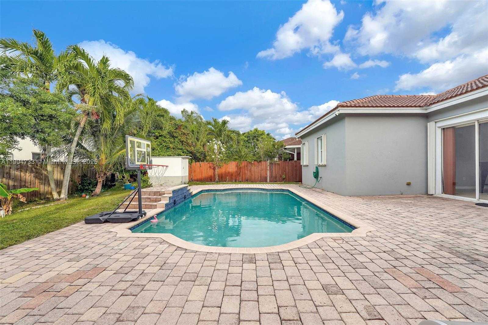 Small Image of 9067 NORTH WEST 182ND TER, Hialeah Number 30