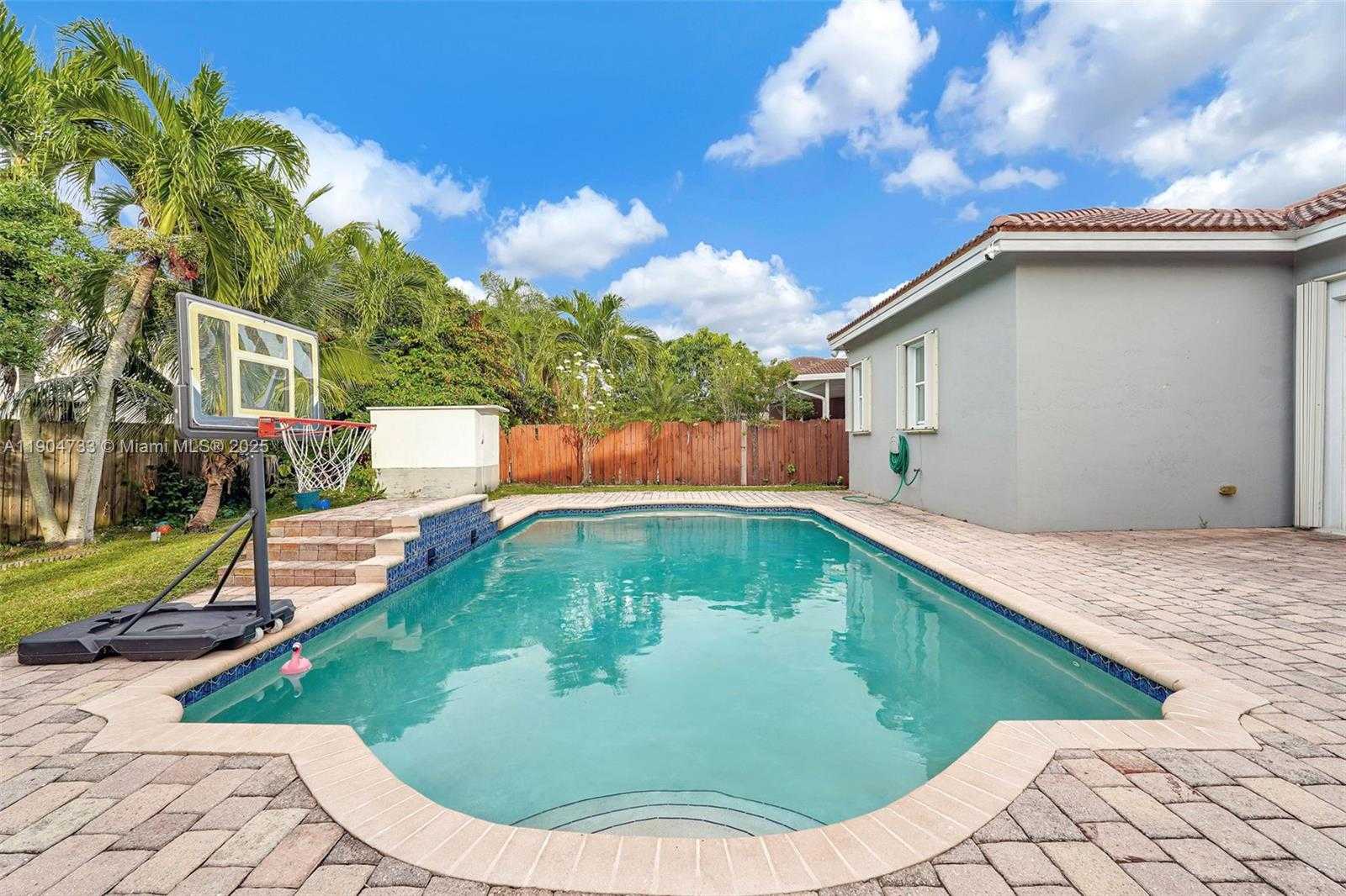 Small Image of 9067 NORTH WEST 182ND TER, Hialeah Number 31