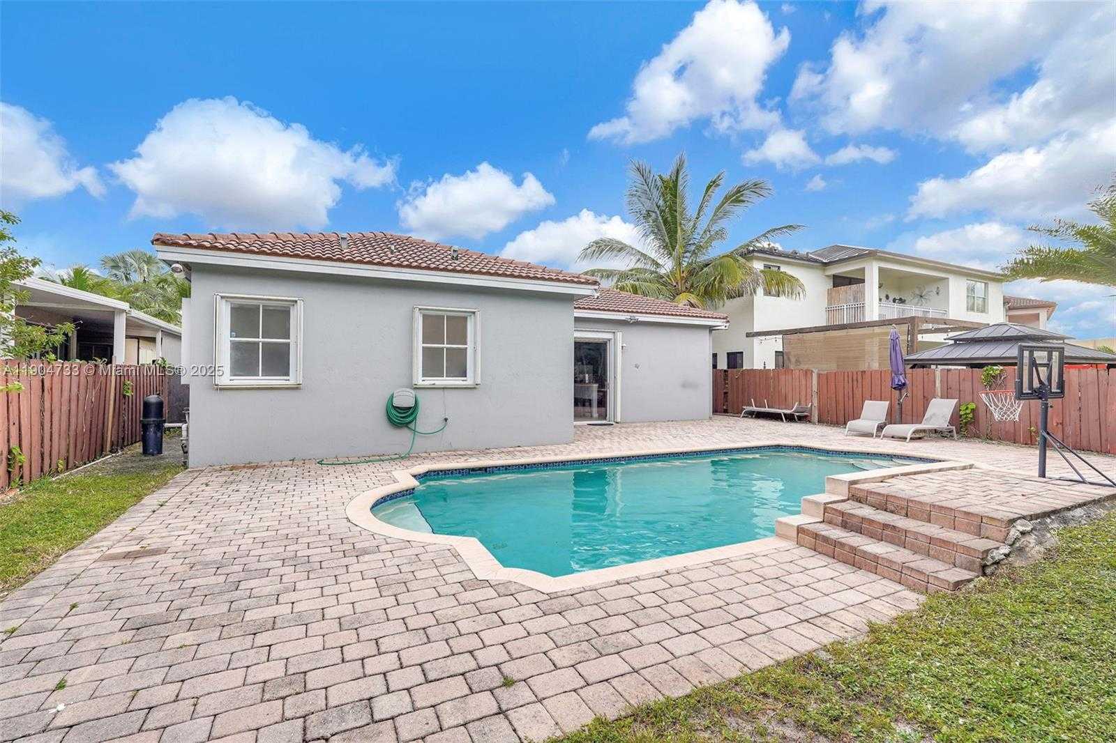 Small Image of 9067 NORTH WEST 182ND TER, Hialeah Number 34