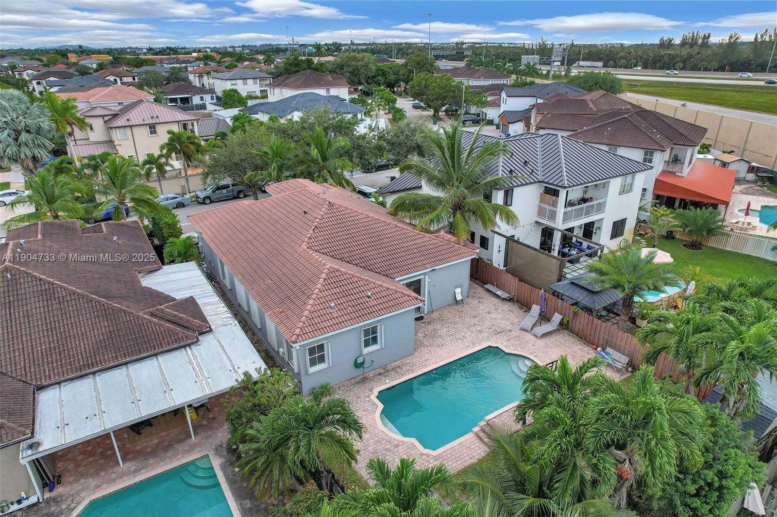 Small Image of 9067 NORTH WEST 182ND TER, Hialeah Number 35