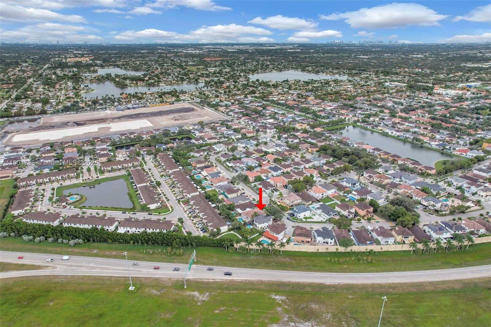 Small Image of 9067 NORTH WEST 182ND TER, Hialeah Number 40