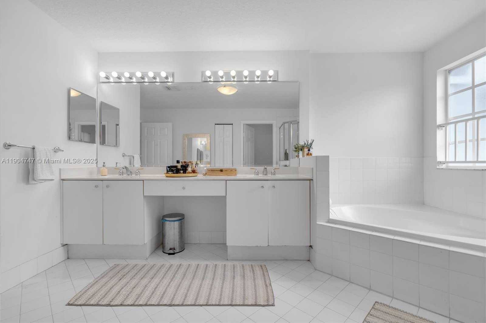 Small Image of 11451 NORTH WEST 68TH TER, Doral Number 32