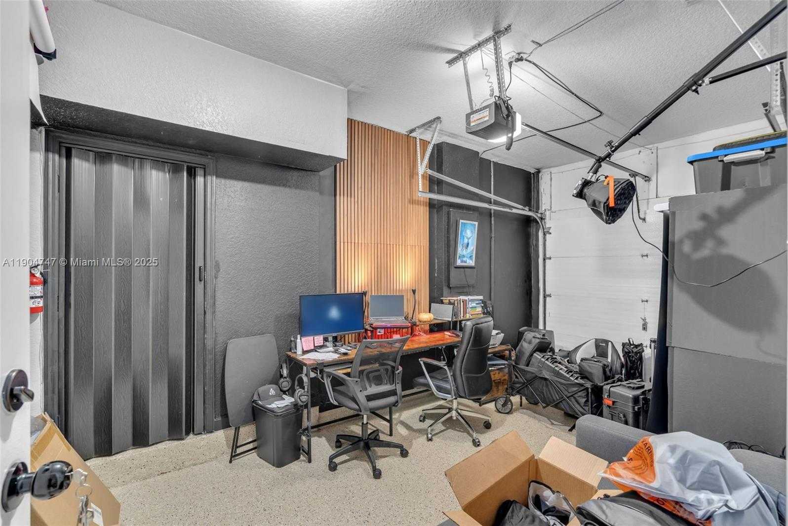 Small Image of 11451 NORTH WEST 68TH TER, Doral Number 34