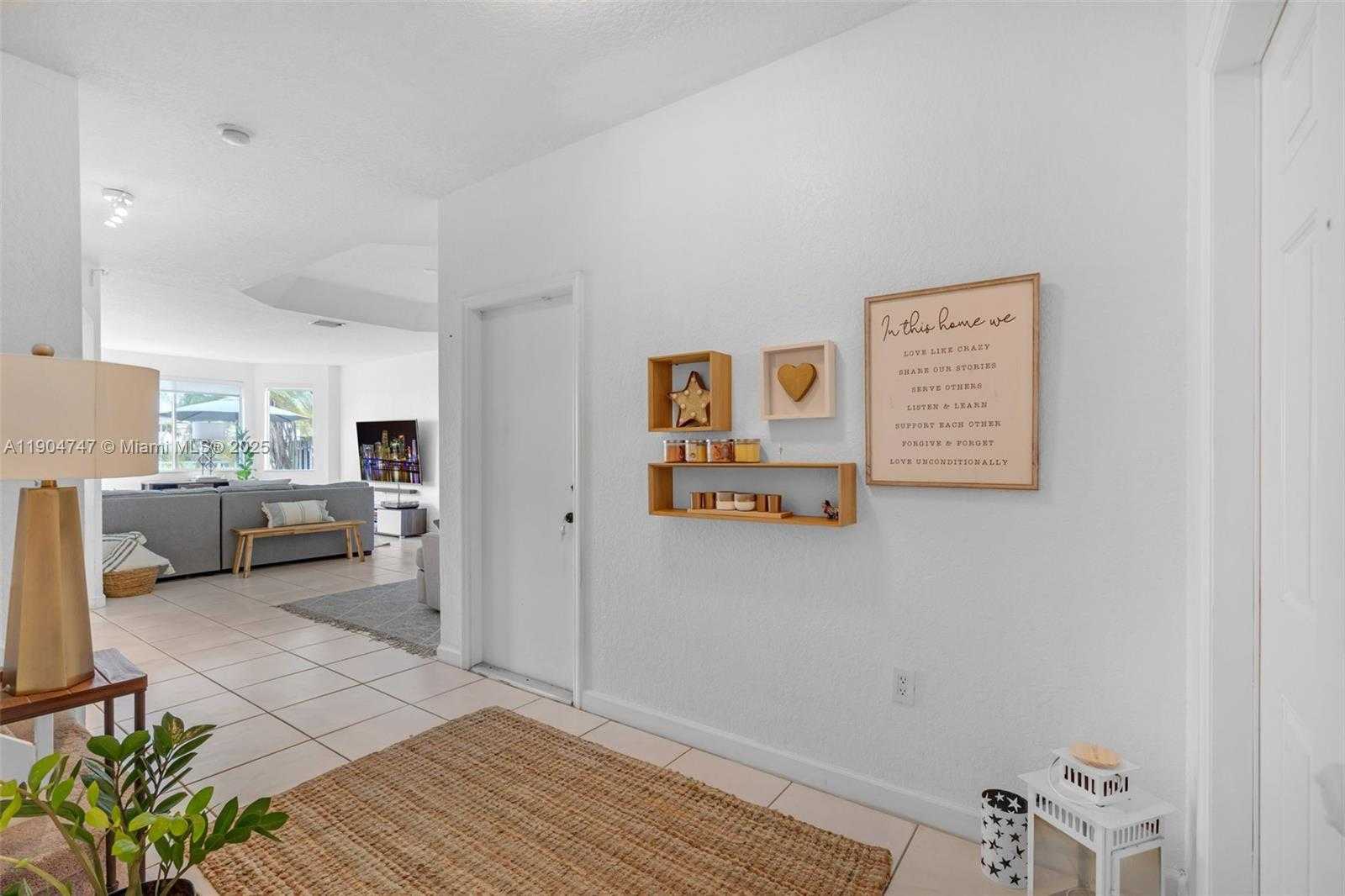 Small Image of 11451 NORTH WEST 68TH TER, Doral Number 4