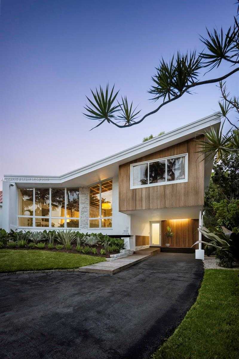 Small Image of 1071 NORTH EAST 85TH ST, Miami Number 2