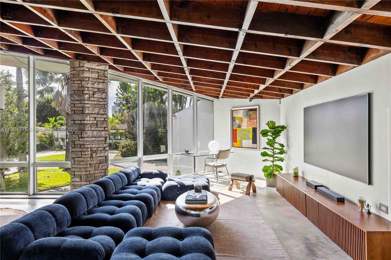 Small Image of 1071 NORTH EAST 85TH ST, Miami Number 3