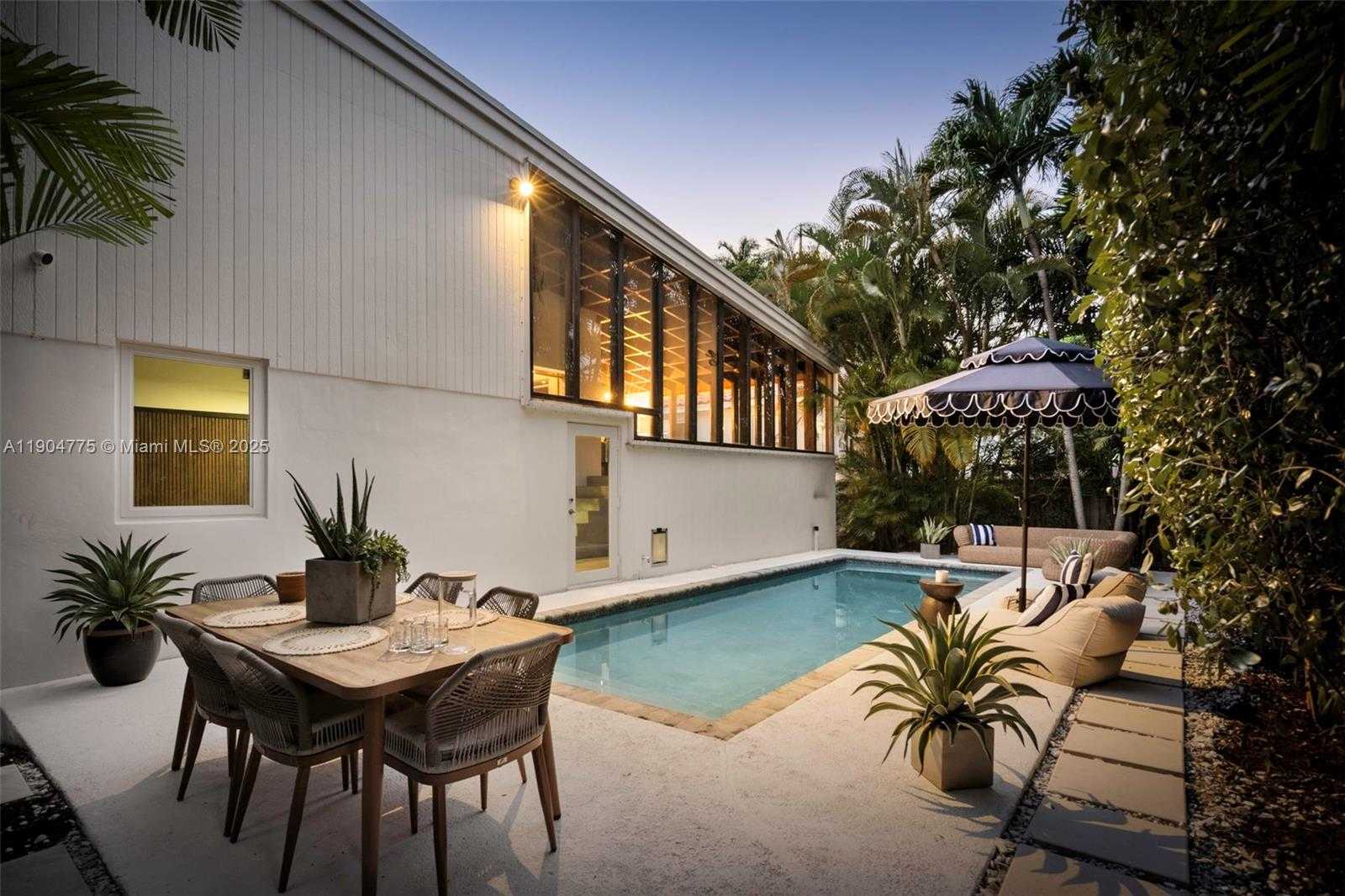 Small Image of 1071 NORTH EAST 85TH ST, Miami Number 36