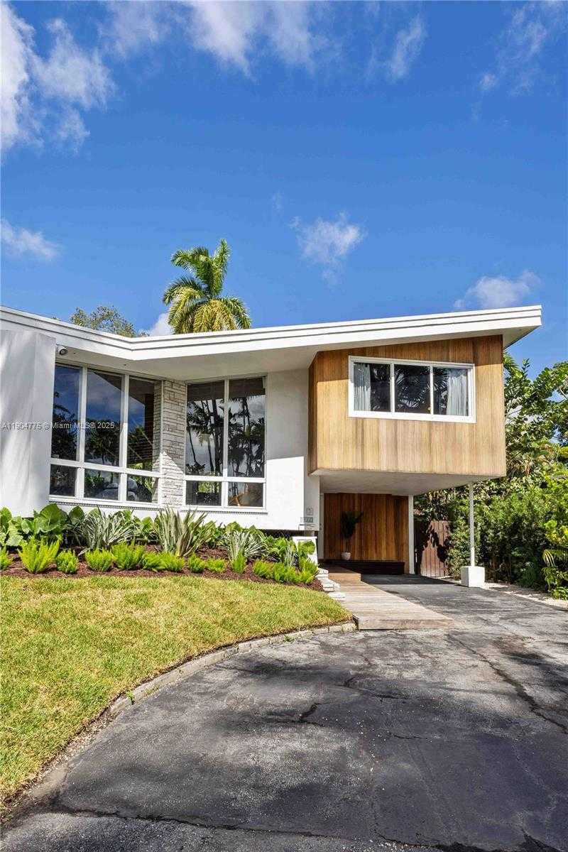 Small Image of 1071 NORTH EAST 85TH ST, Miami Number 39