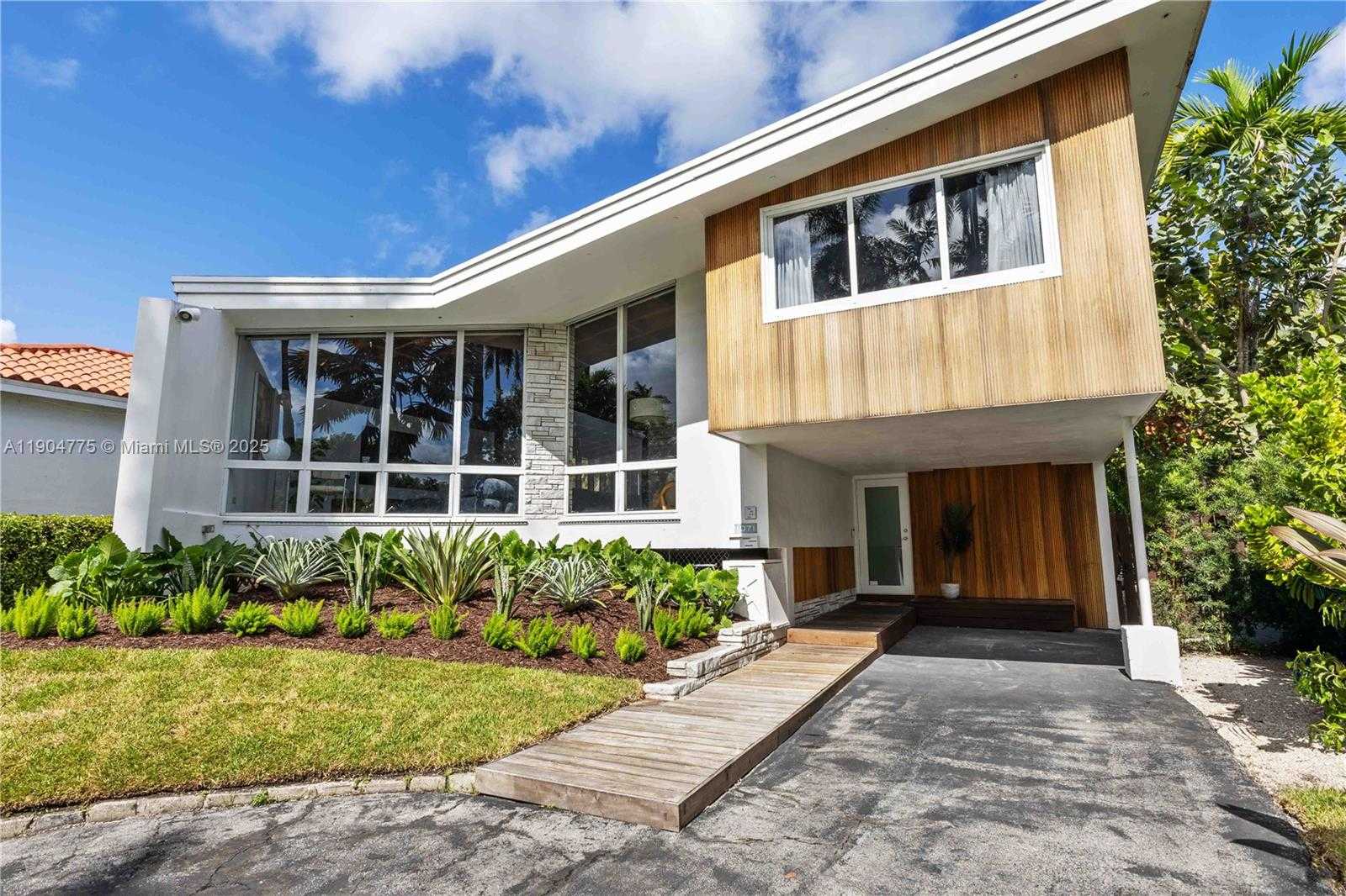 Small Image of 1071 NORTH EAST 85TH ST, Miami Number 40