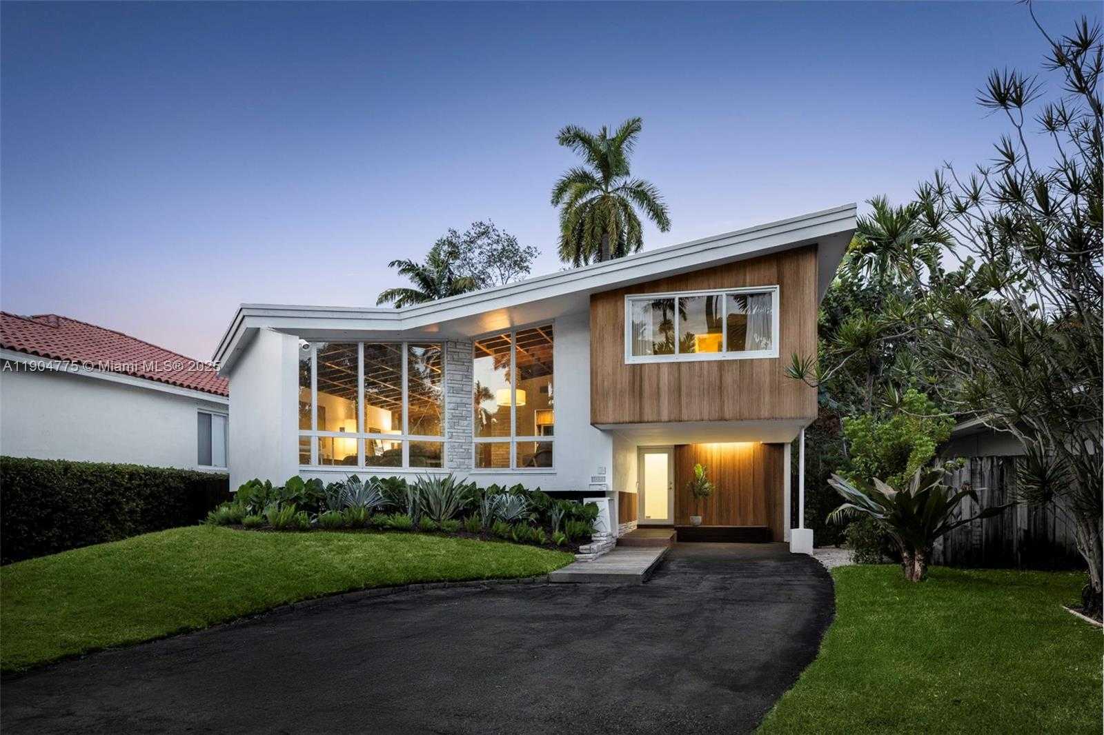 Small Image of 1071 NORTH EAST 85TH ST, Miami Number 42