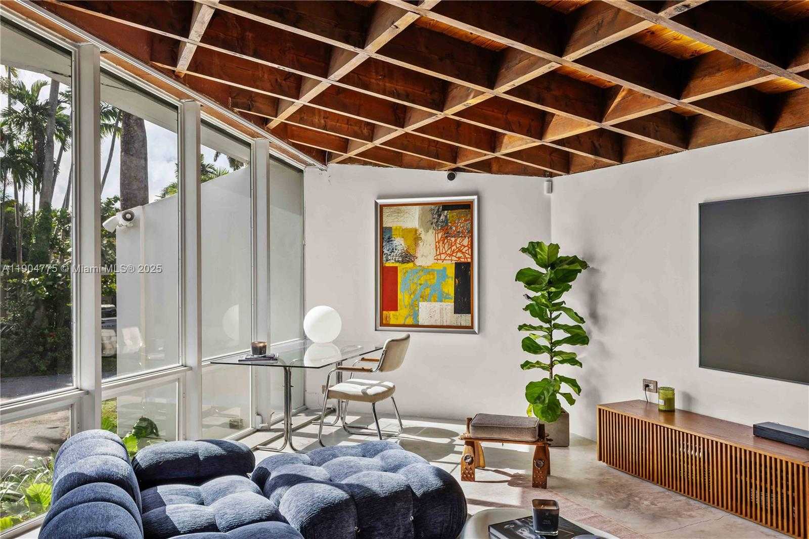 Small Image of 1071 NORTH EAST 85TH ST, Miami Number 5