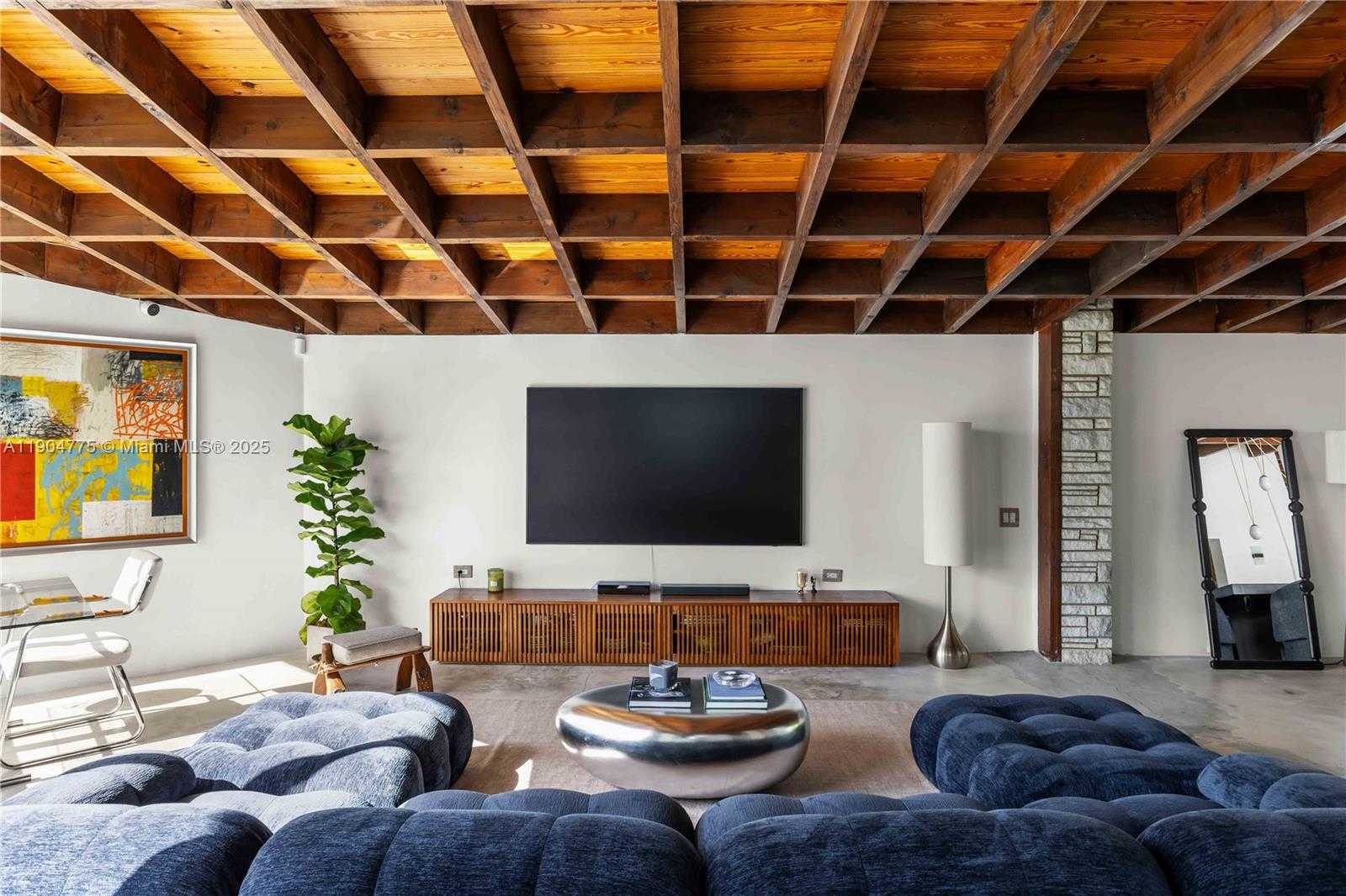 Small Image of 1071 NORTH EAST 85TH ST, Miami Number 6