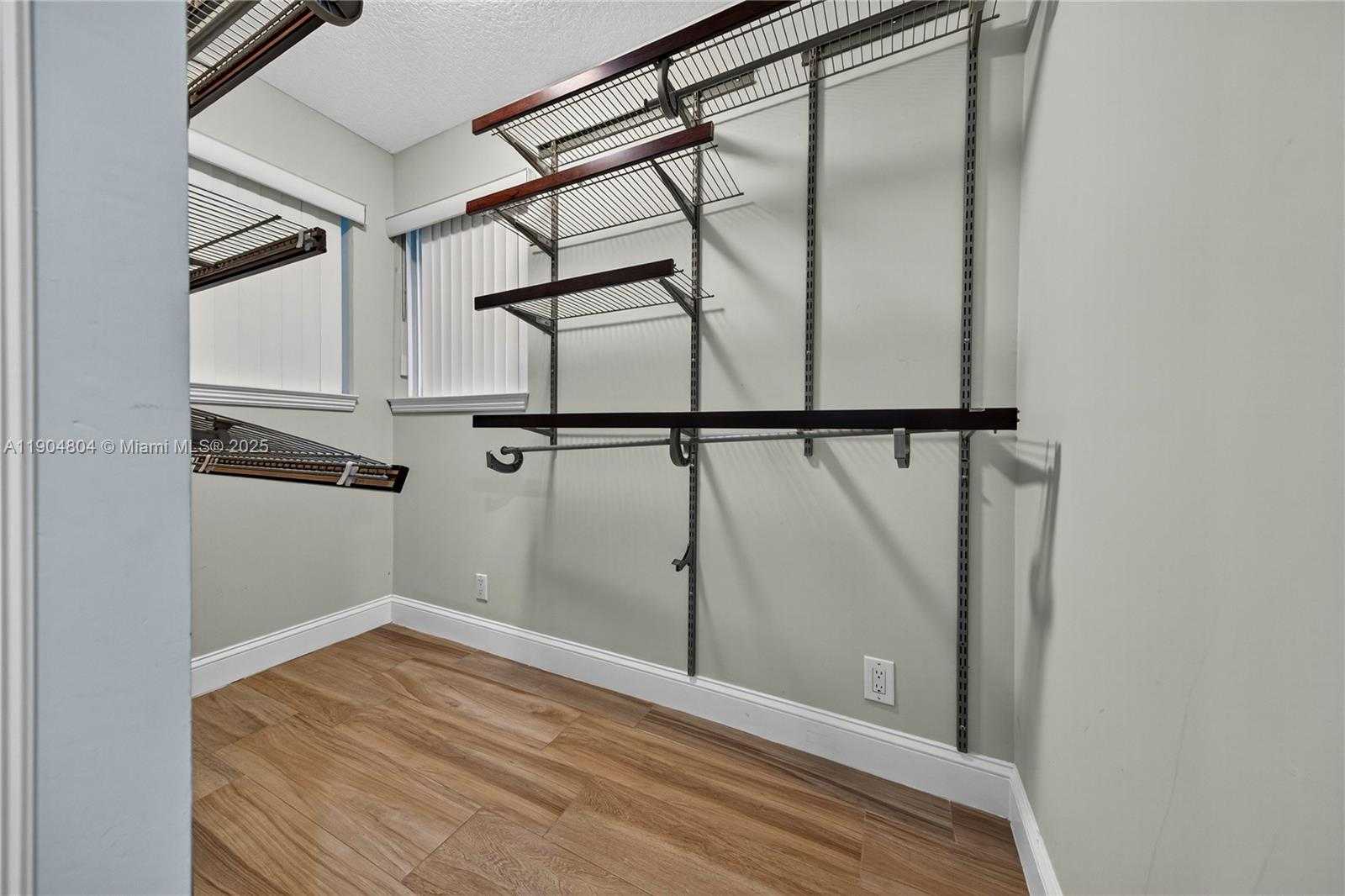 Small Image of 2801 CORAL SHORES DR, Fort Lauderdale Number 13