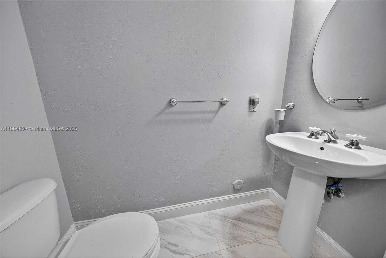 Small Image of 2801 CORAL SHORES DR, Fort Lauderdale Number 23