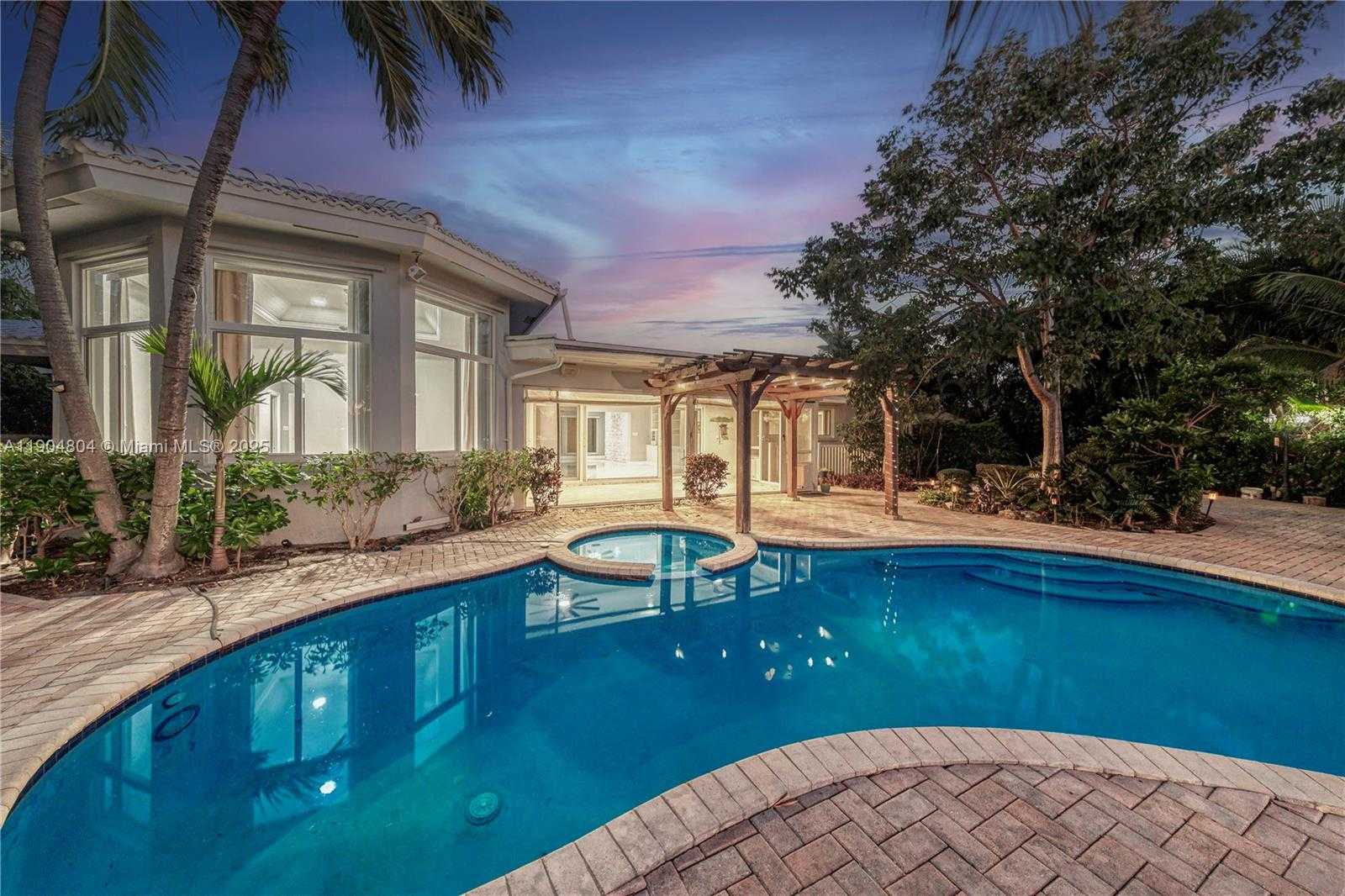 Small Image of 2801 CORAL SHORES DR, Fort Lauderdale Number 4