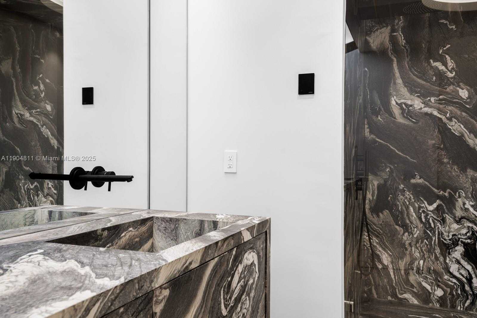 Small Image of 217 BAL CROSS DR, Bal Harbour Number 43