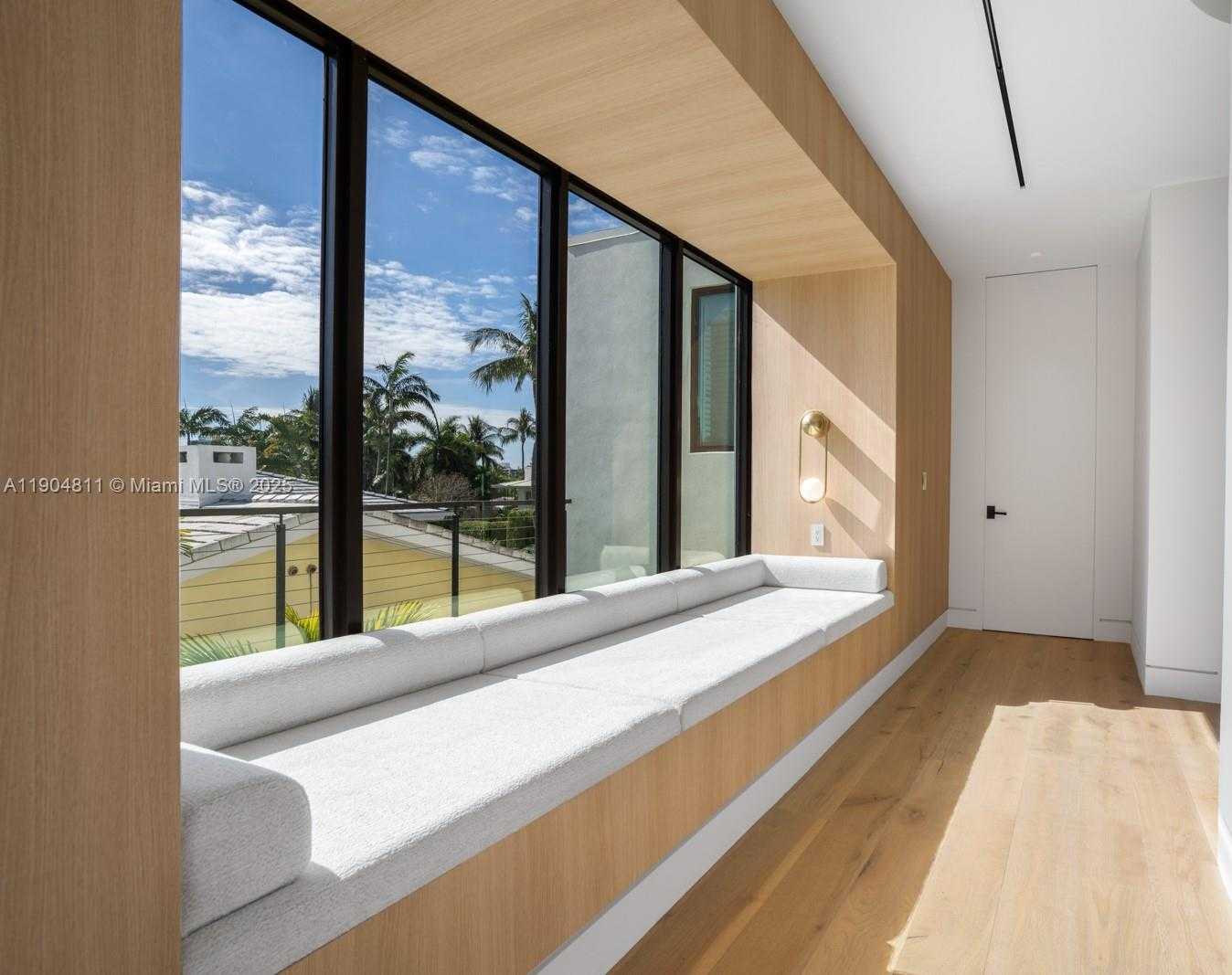 Small Image of 217 BAL CROSS DR, Bal Harbour Number 46