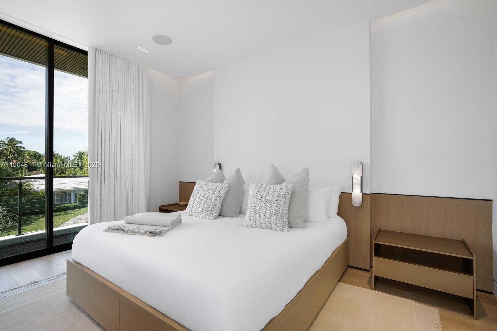 Small Image of 217 BAL CROSS DR, Bal Harbour Number 48