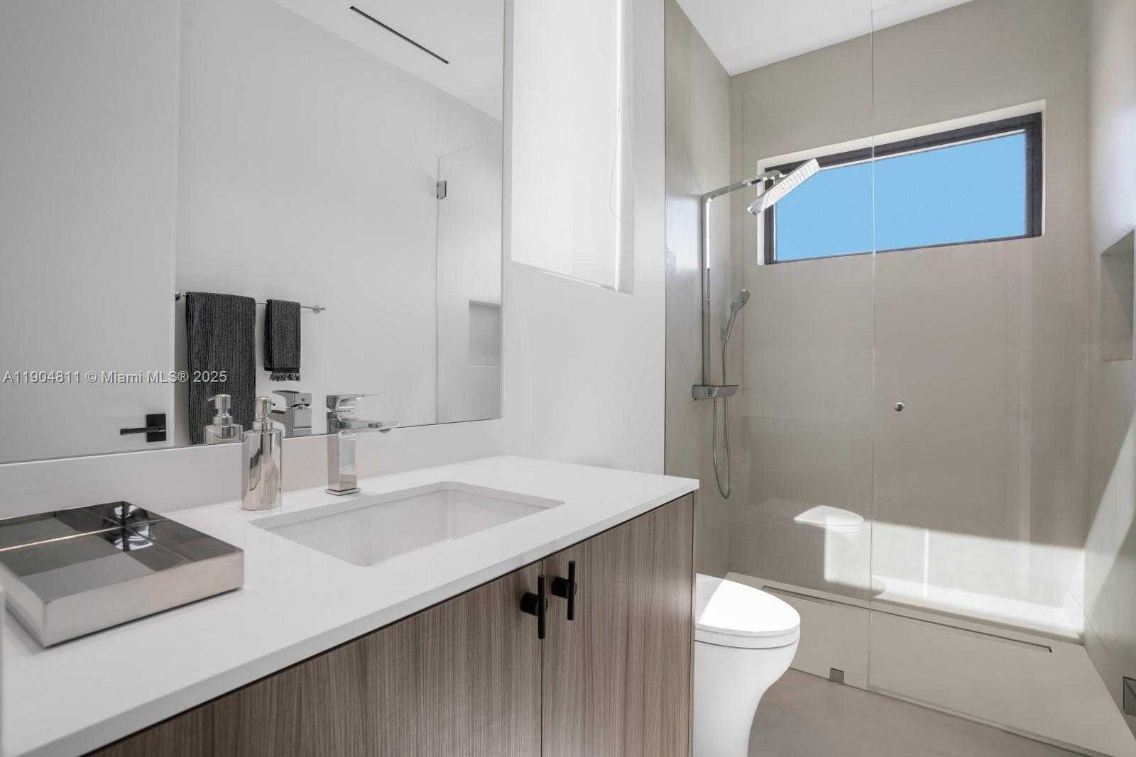 Small Image of 217 BAL CROSS DR, Bal Harbour Number 51