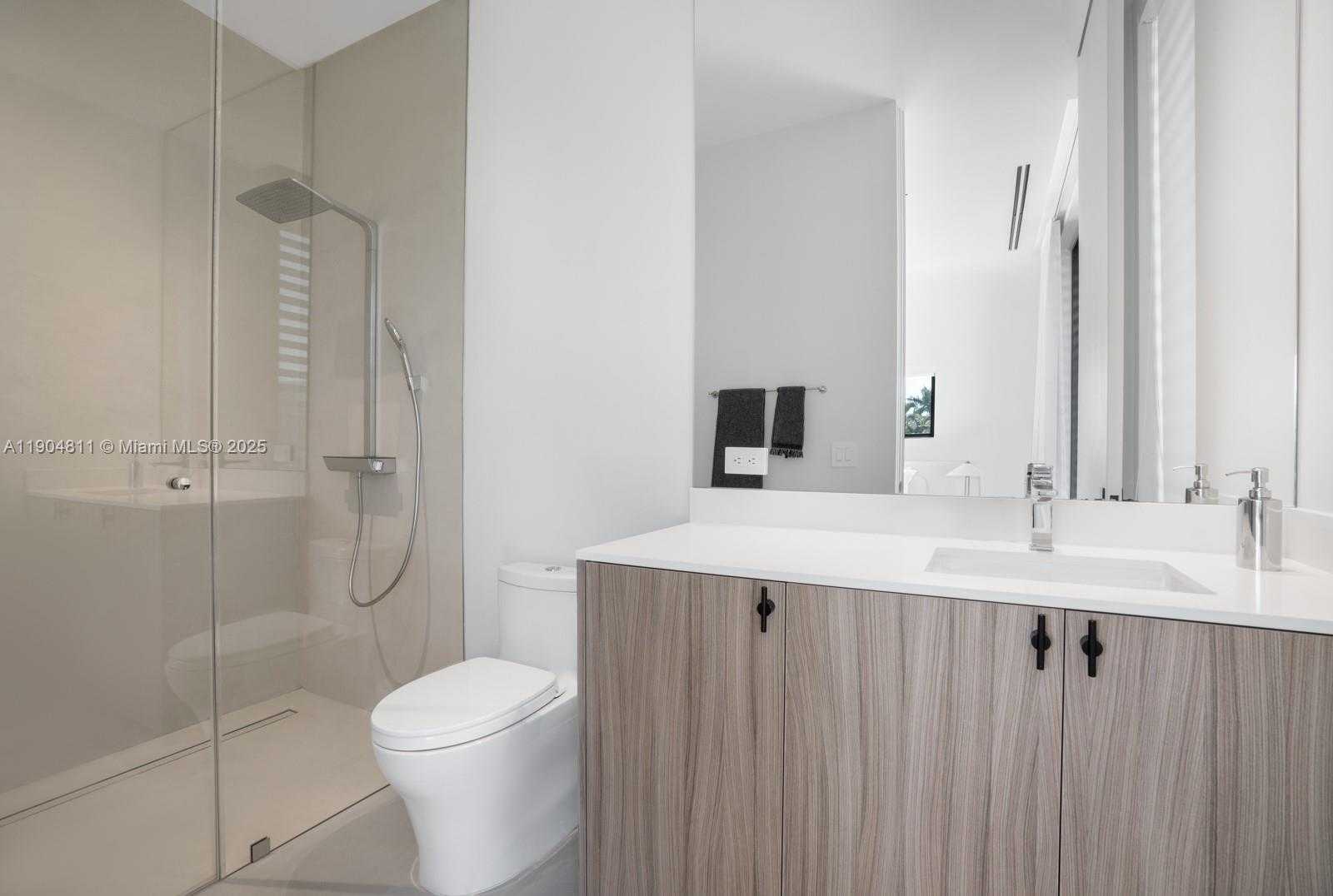 Small Image of 217 BAL CROSS DR, Bal Harbour Number 52