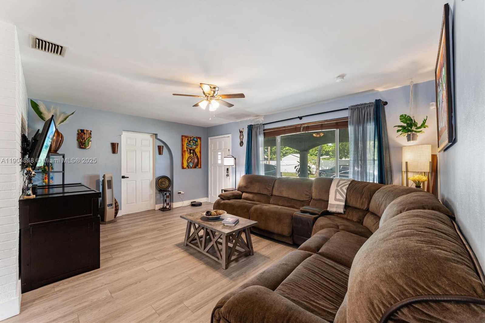 Small Image of 2020 DE SOTO DR, Miramar Number 3