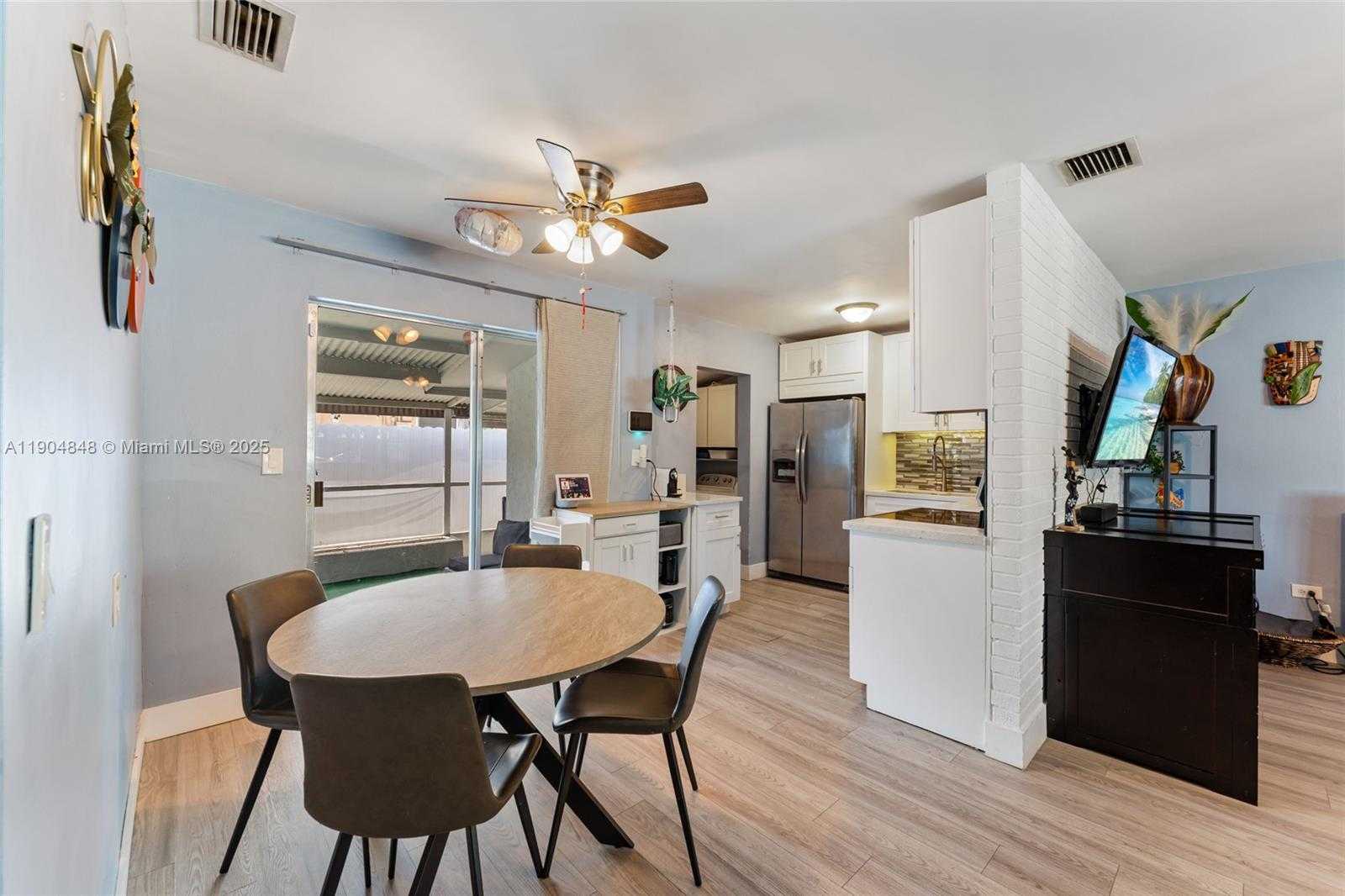 Small Image of 2020 DE SOTO DR, Miramar Number 9