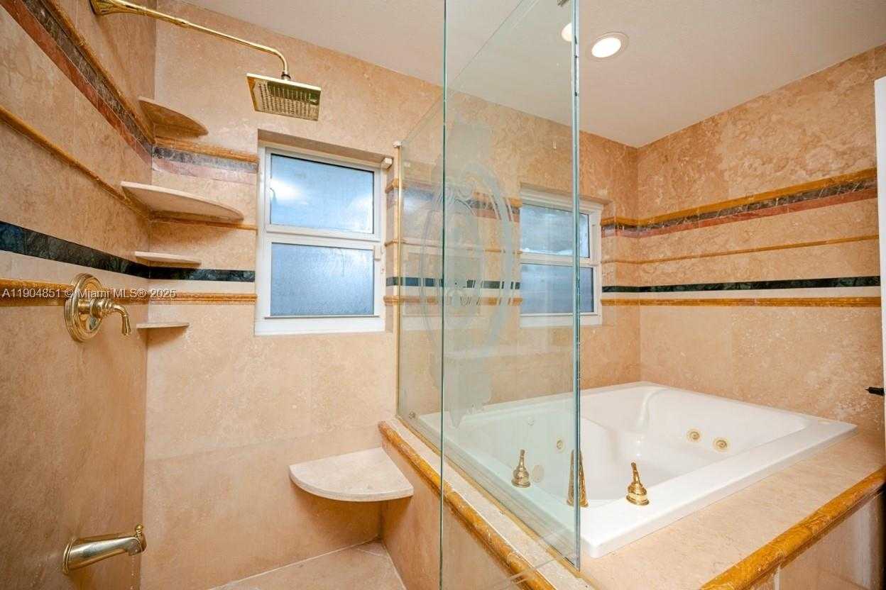 Small Image of 9881 SOUTH WEST 1ST CT, Plantation Number 23