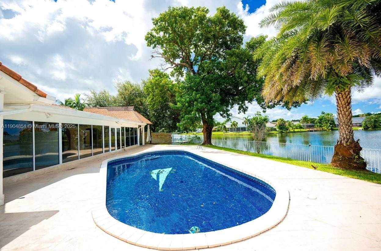 Small Image of 9881 SOUTH WEST 1ST CT, Plantation Number 3