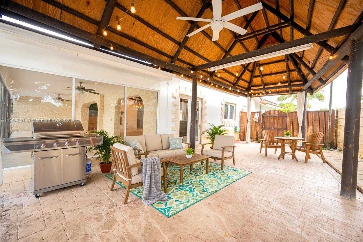 Small Image of 9881 SOUTH WEST 1ST CT, Plantation Number 32