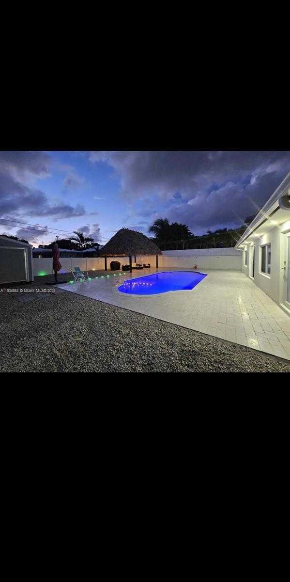 Small Image of 16 FISHERMANS TRL, Key Largo Number 2