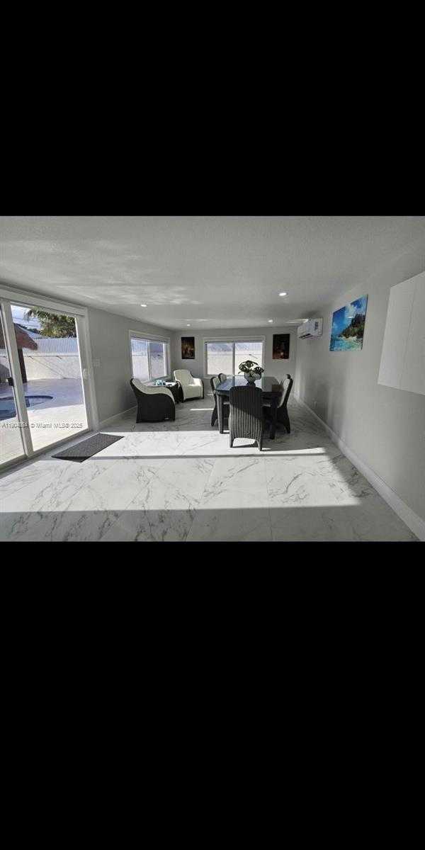 Small Image of 16 FISHERMANS TRL, Key Largo Number 24