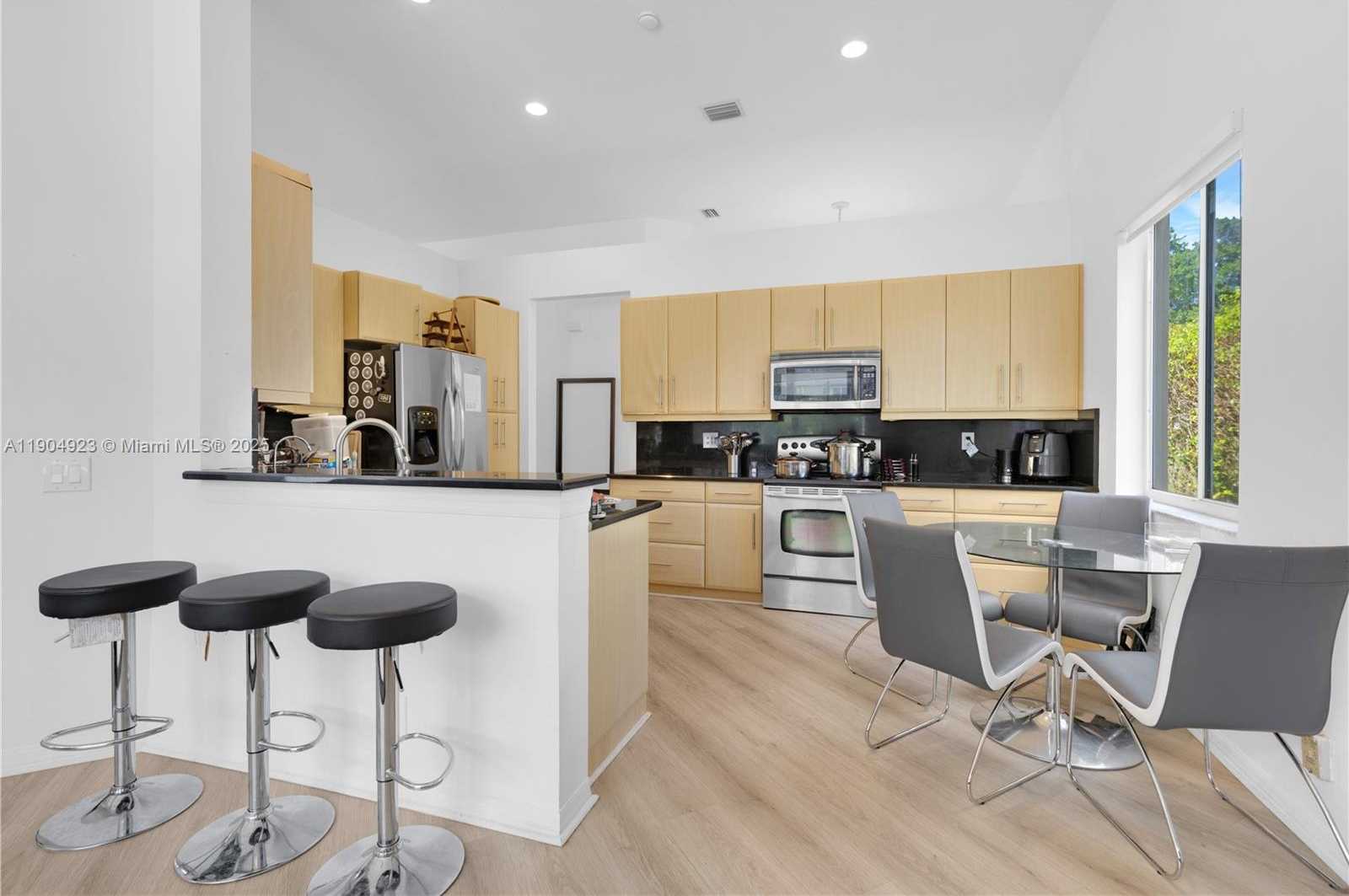 Small Image of 1102 CAMELLIA CIR, Weston Number 15