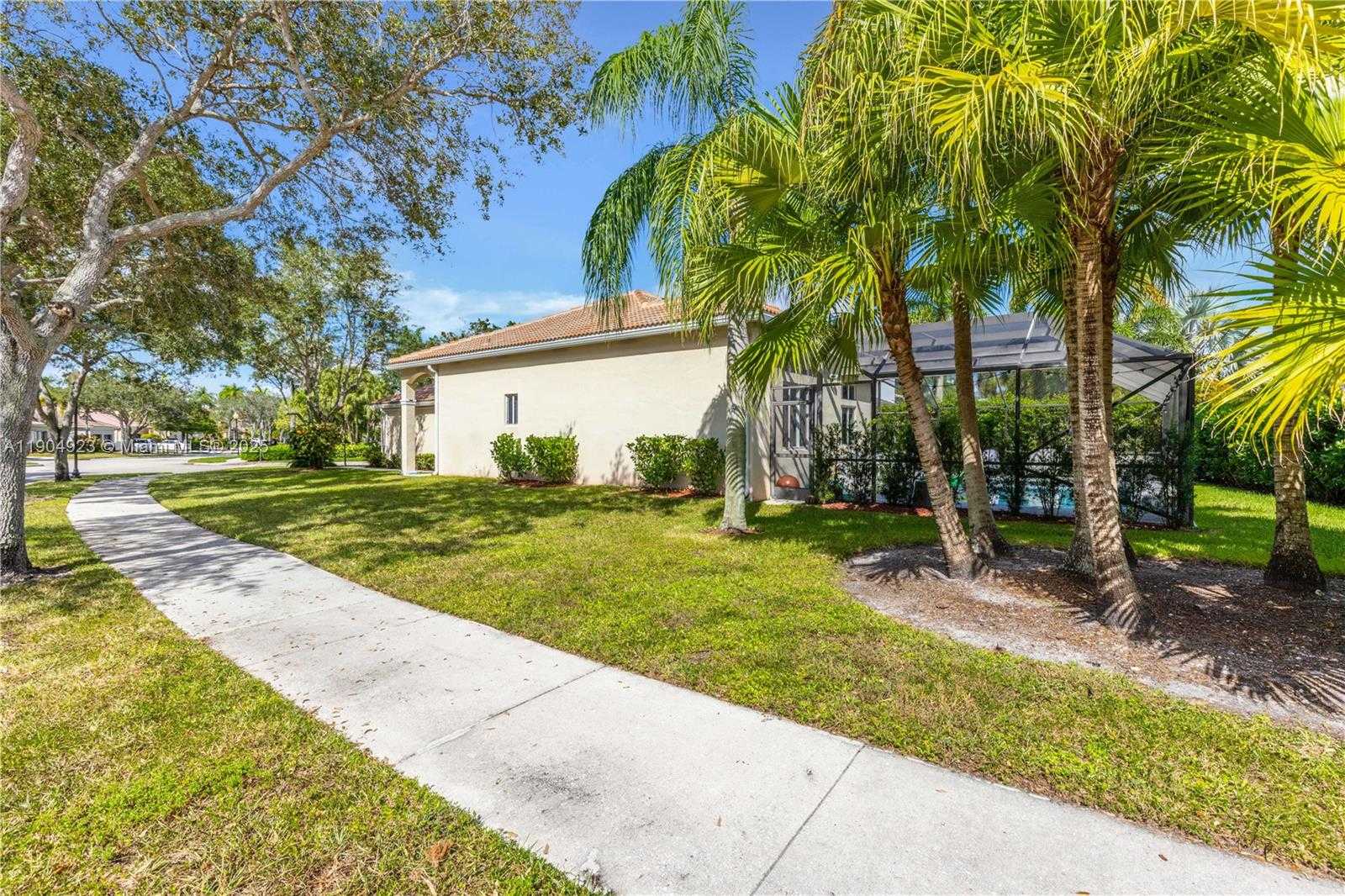 Small Image of 1102 CAMELLIA CIR, Weston Number 27
