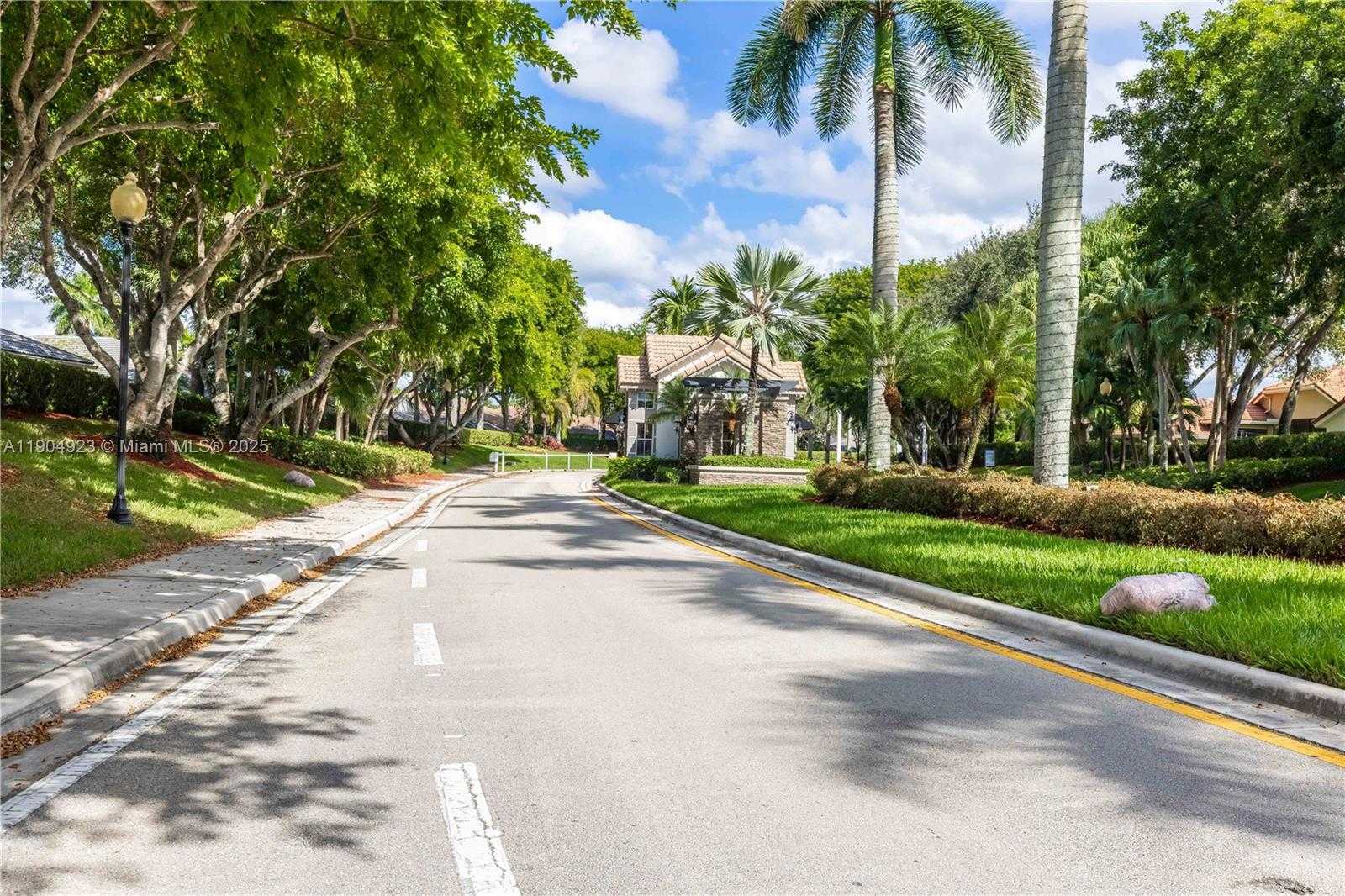 Small Image of 1102 CAMELLIA CIR, Weston Number 30