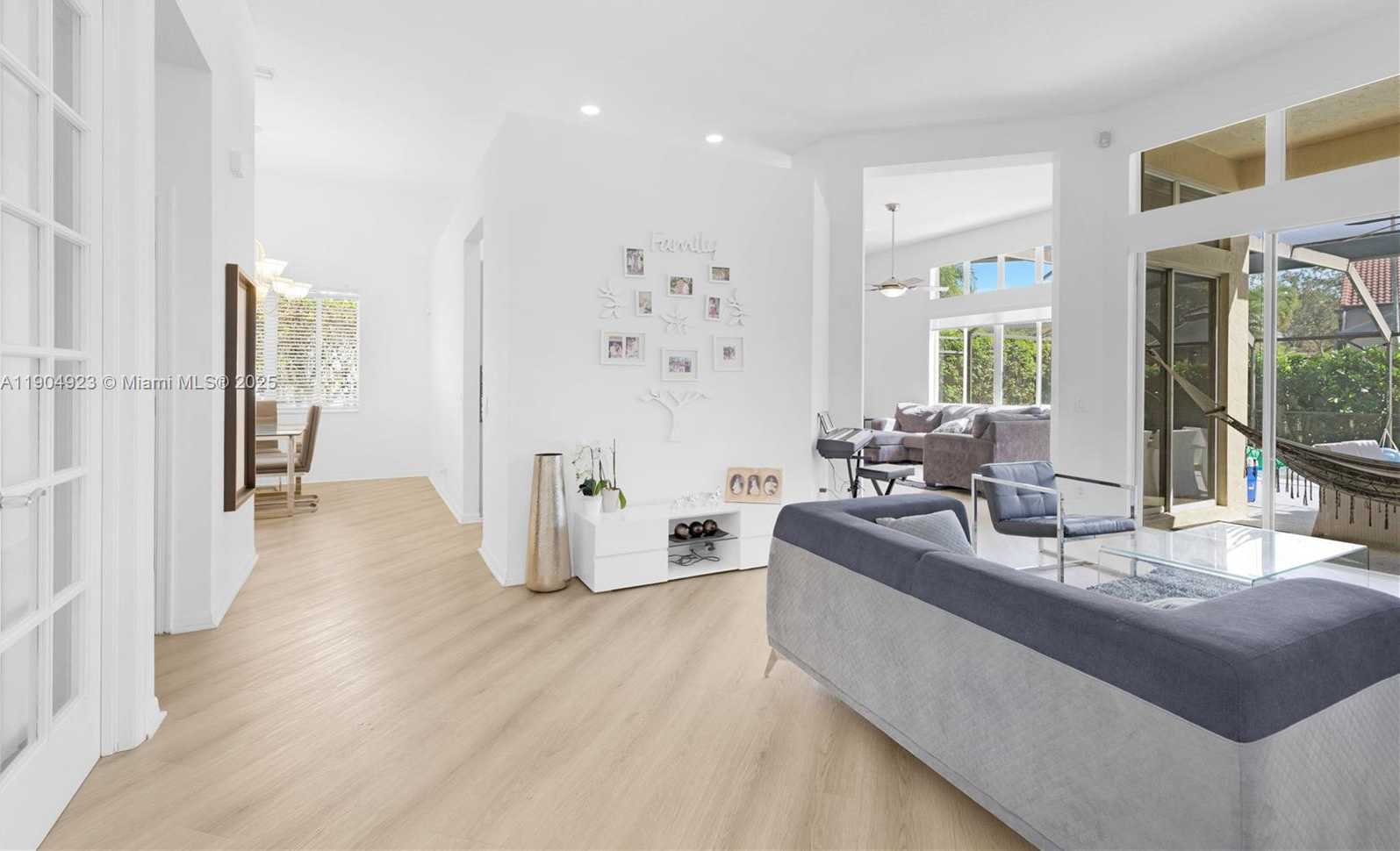 Small Image of 1102 CAMELLIA CIR, Weston Number 4