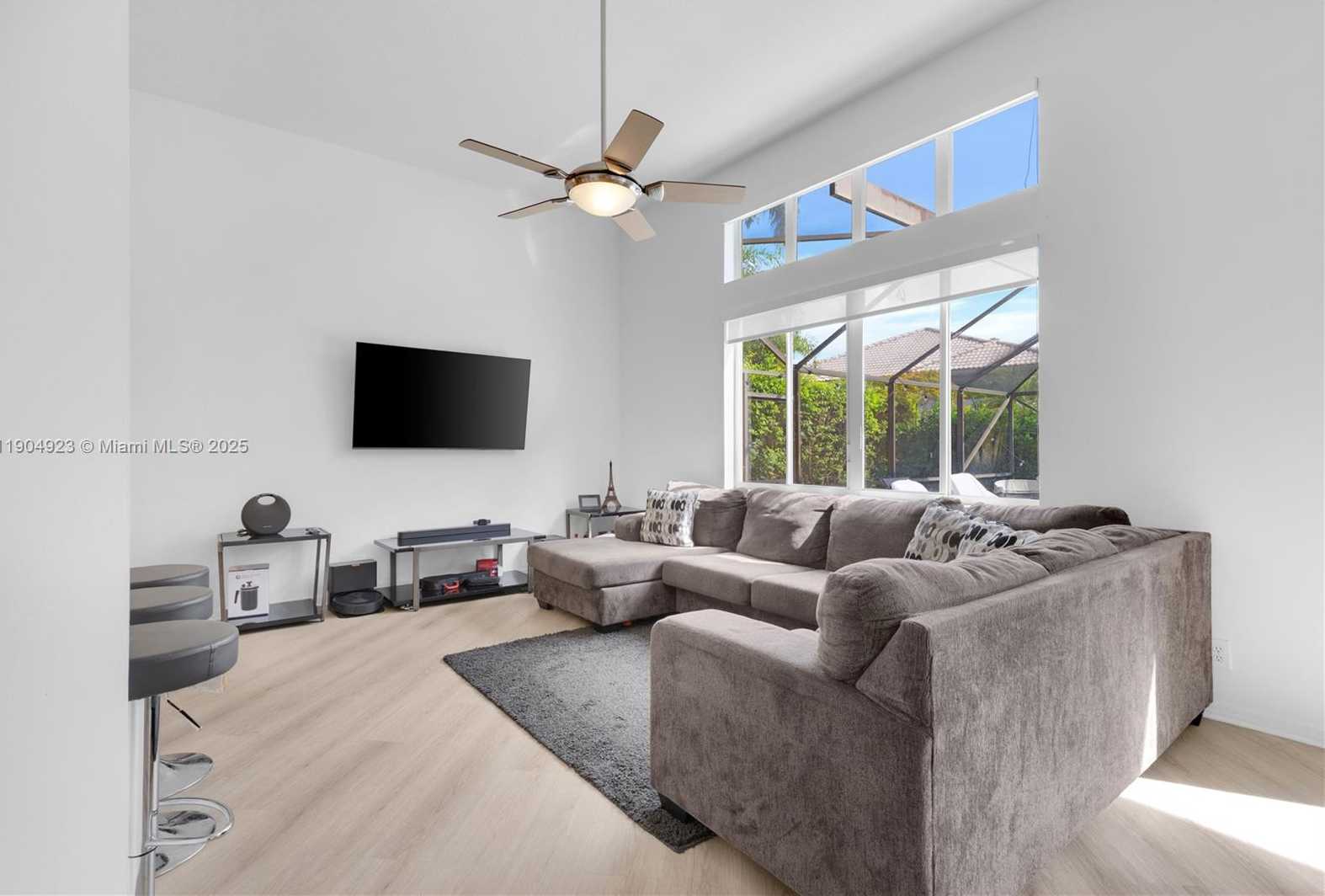 Small Image of 1102 CAMELLIA CIR, Weston Number 7