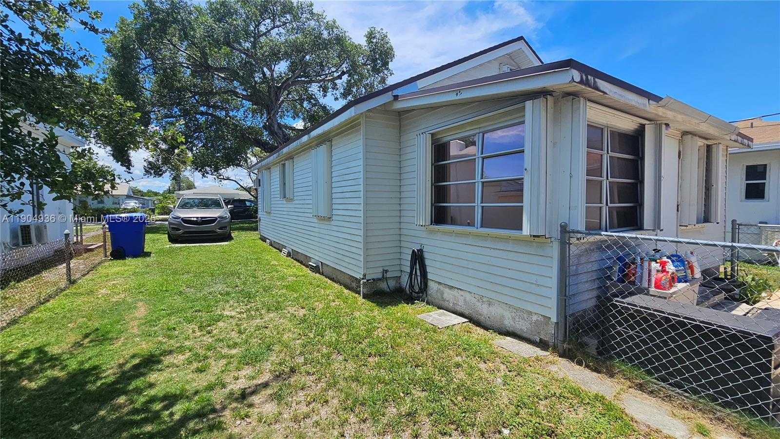 Small Image of 1209 NORTH 17TH CT, Hollywood Number 4