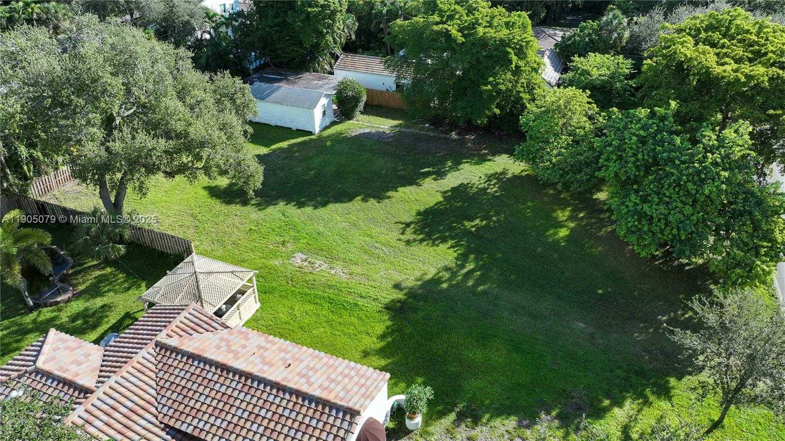 Small Image of 129 NORTH EAST 87TH ST, El Portal Number 3