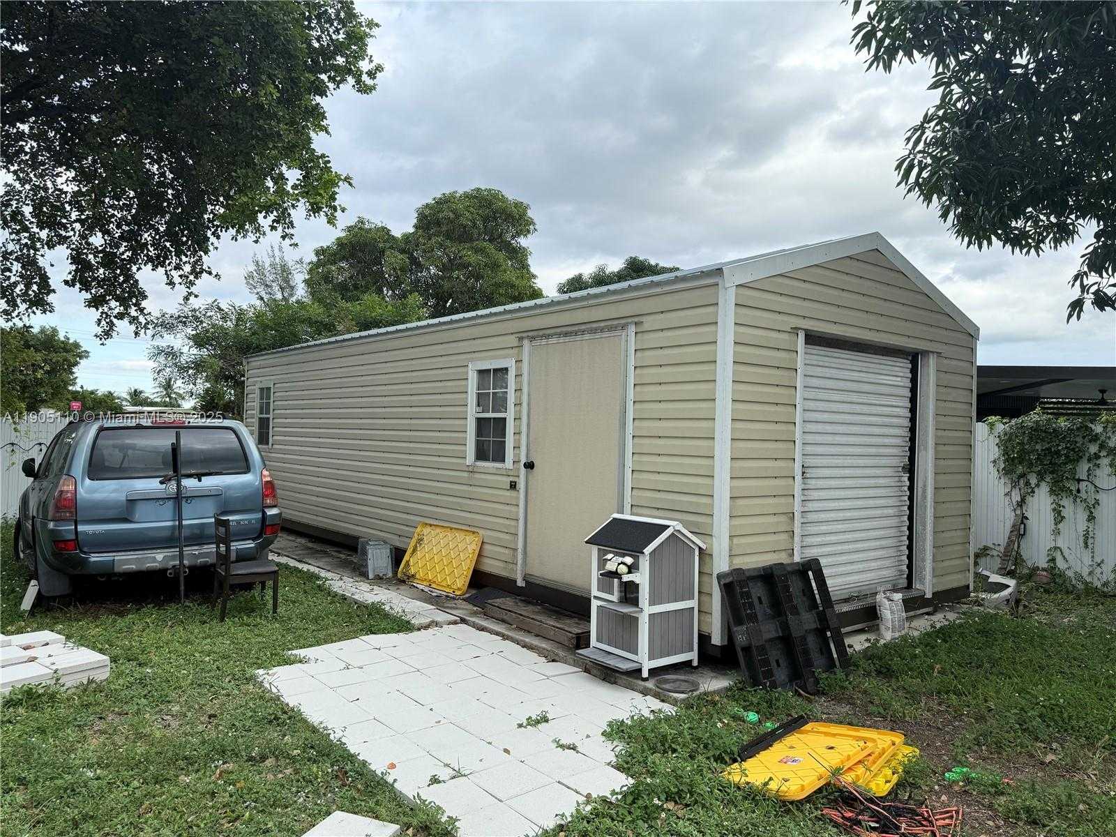 Small Image of 5861 NORTH WEST 201ST LN, Hialeah Number 11