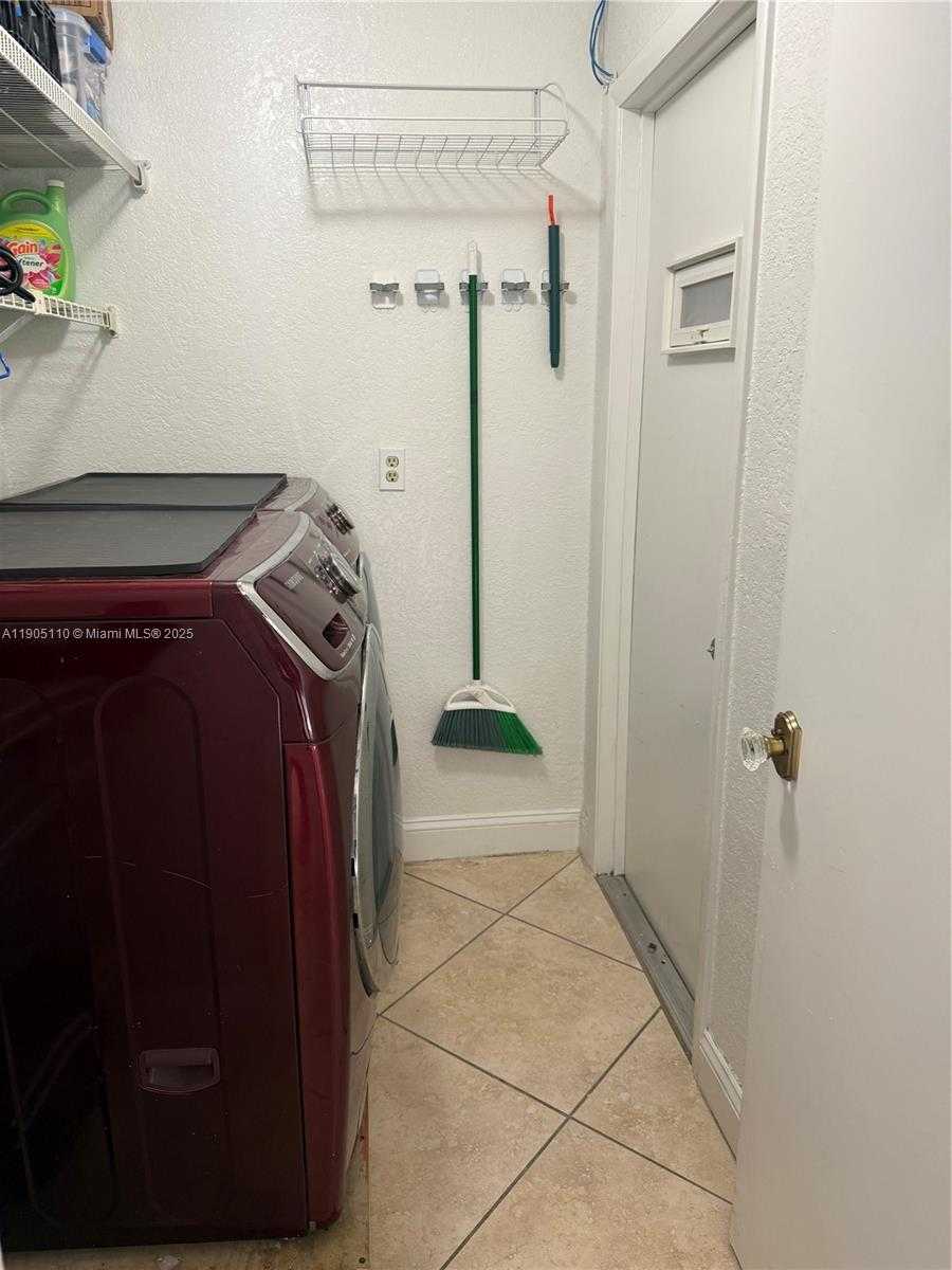 Small Image of 5861 NORTH WEST 201ST LN, Hialeah Number 5