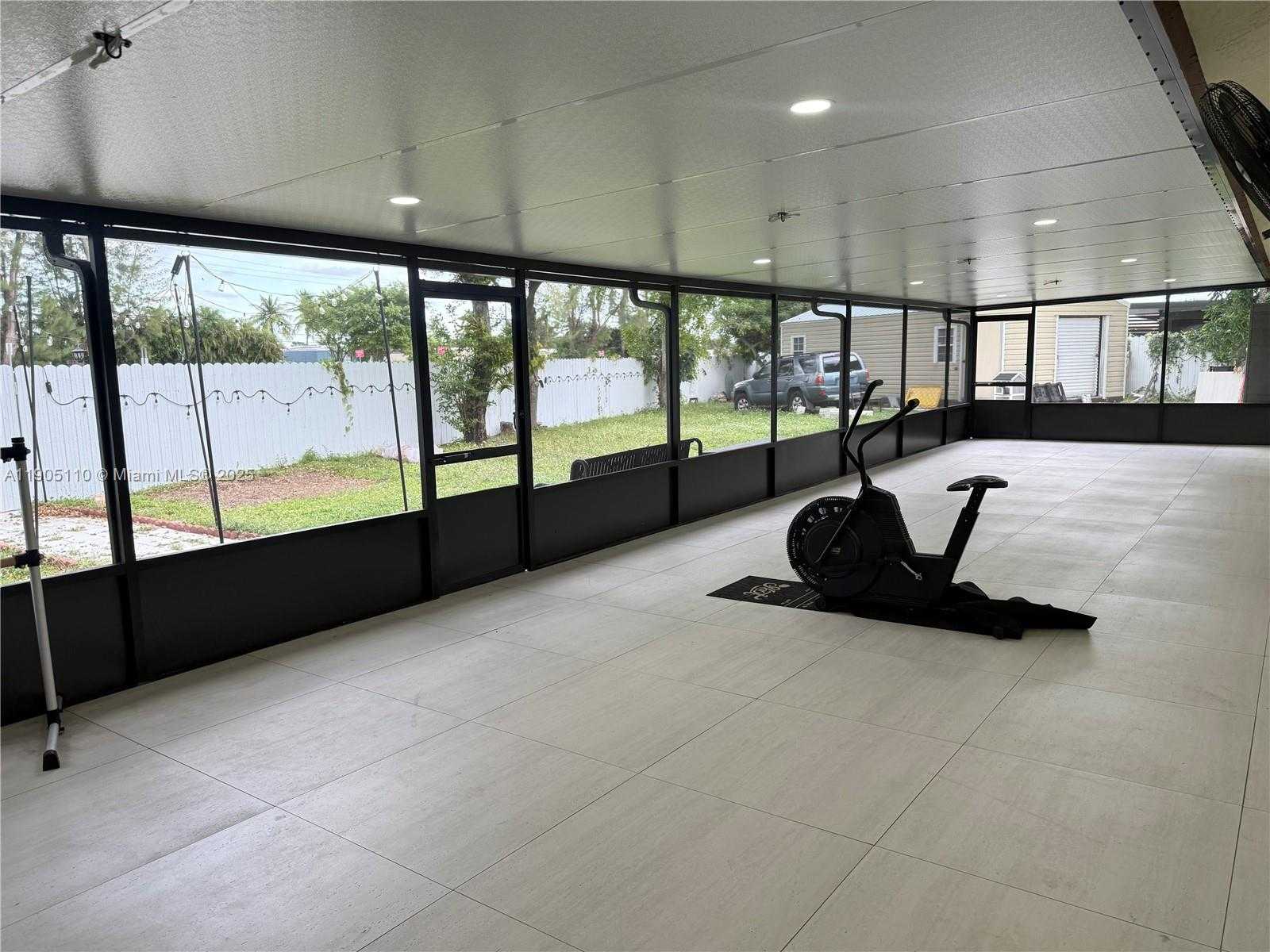 Small Image of 5861 NORTH WEST 201ST LN, Hialeah Number 7