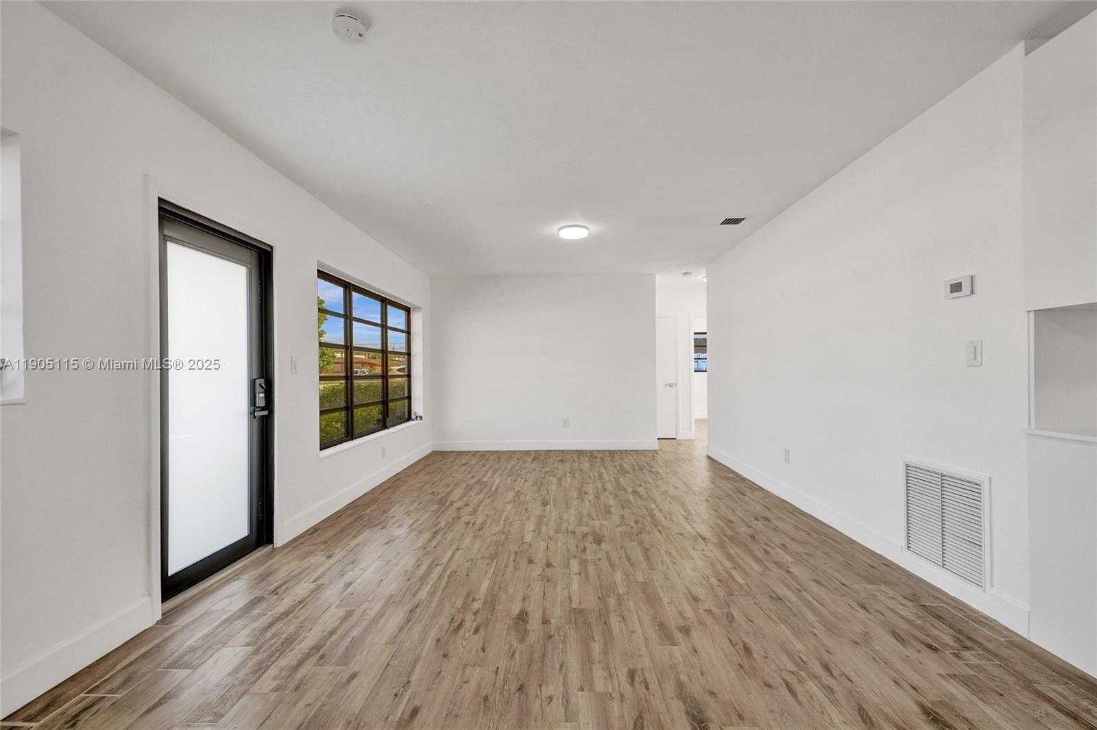 Small Image of 4631 EAST 8TH CT, Hialeah Number 10