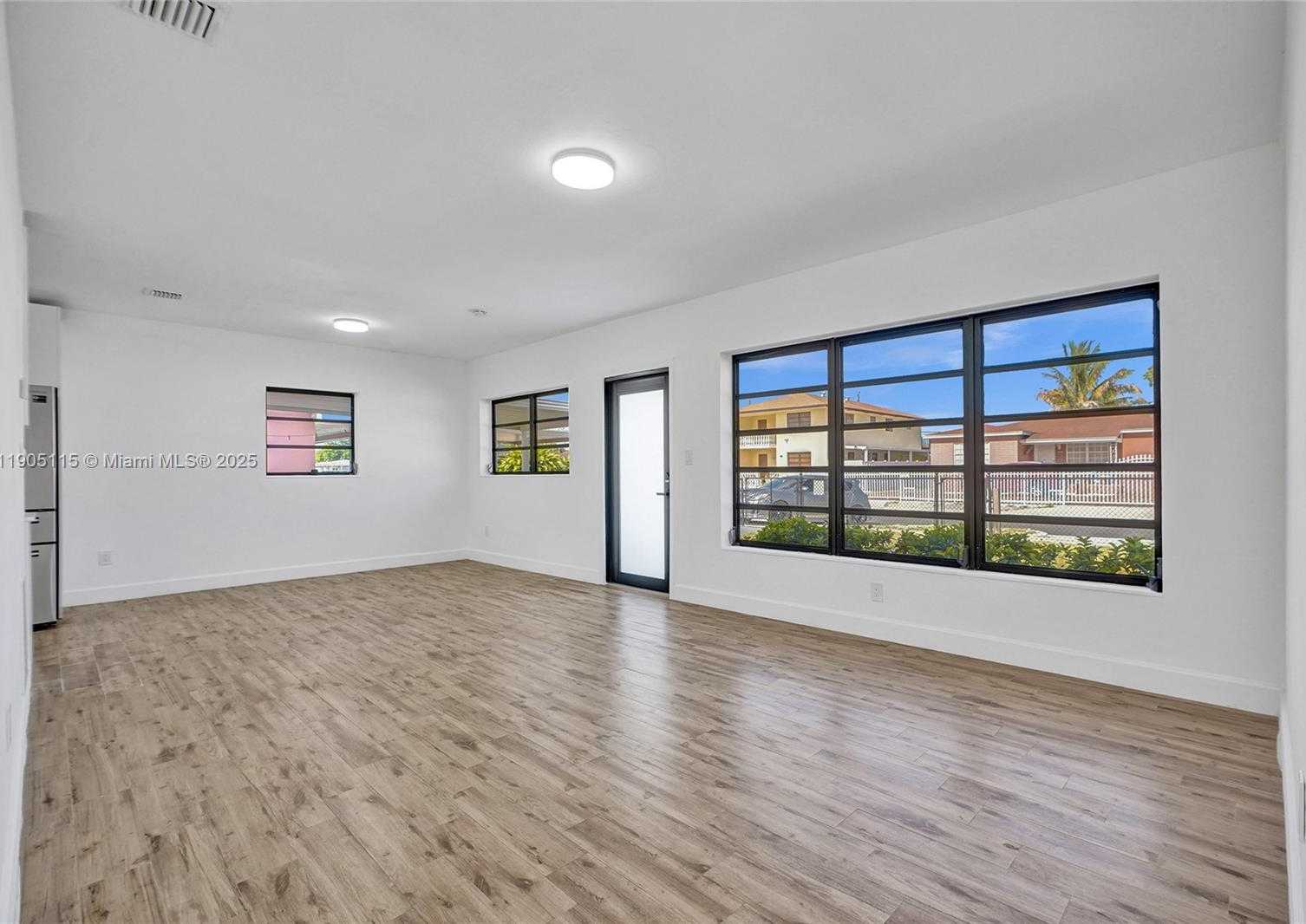 Small Image of 4631 EAST 8TH CT, Hialeah Number 11