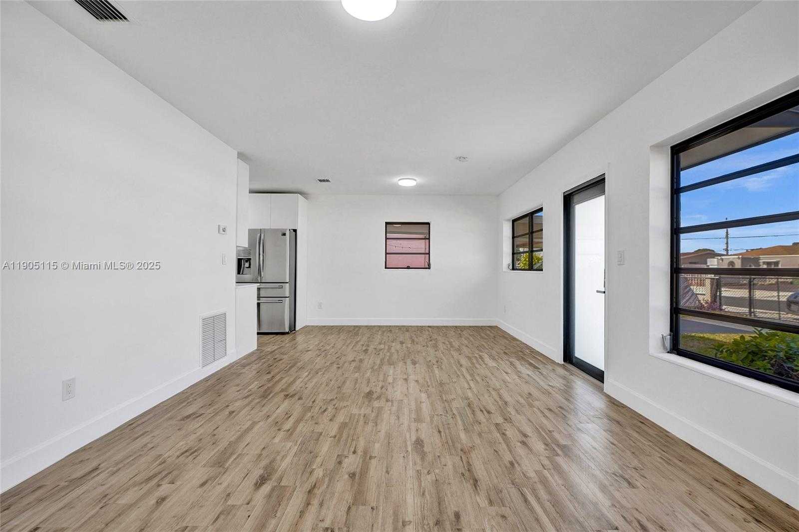 Small Image of 4631 EAST 8TH CT, Hialeah Number 12