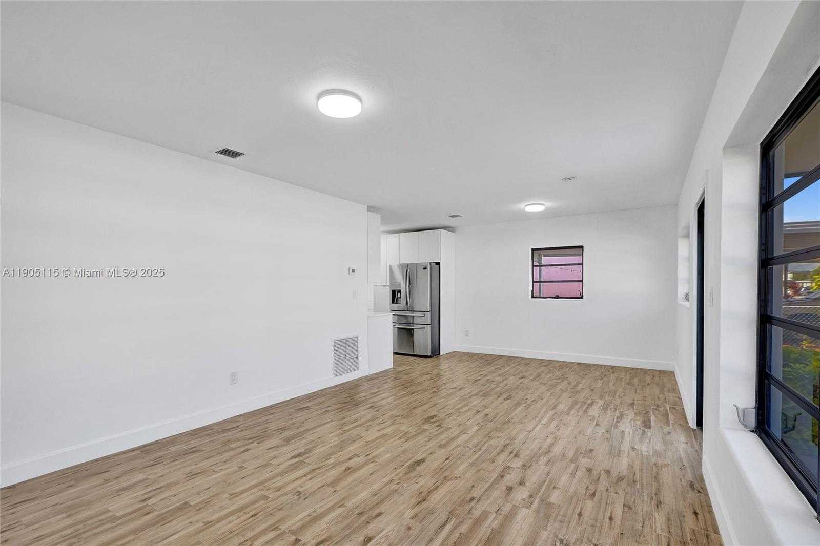 Small Image of 4631 EAST 8TH CT, Hialeah Number 13