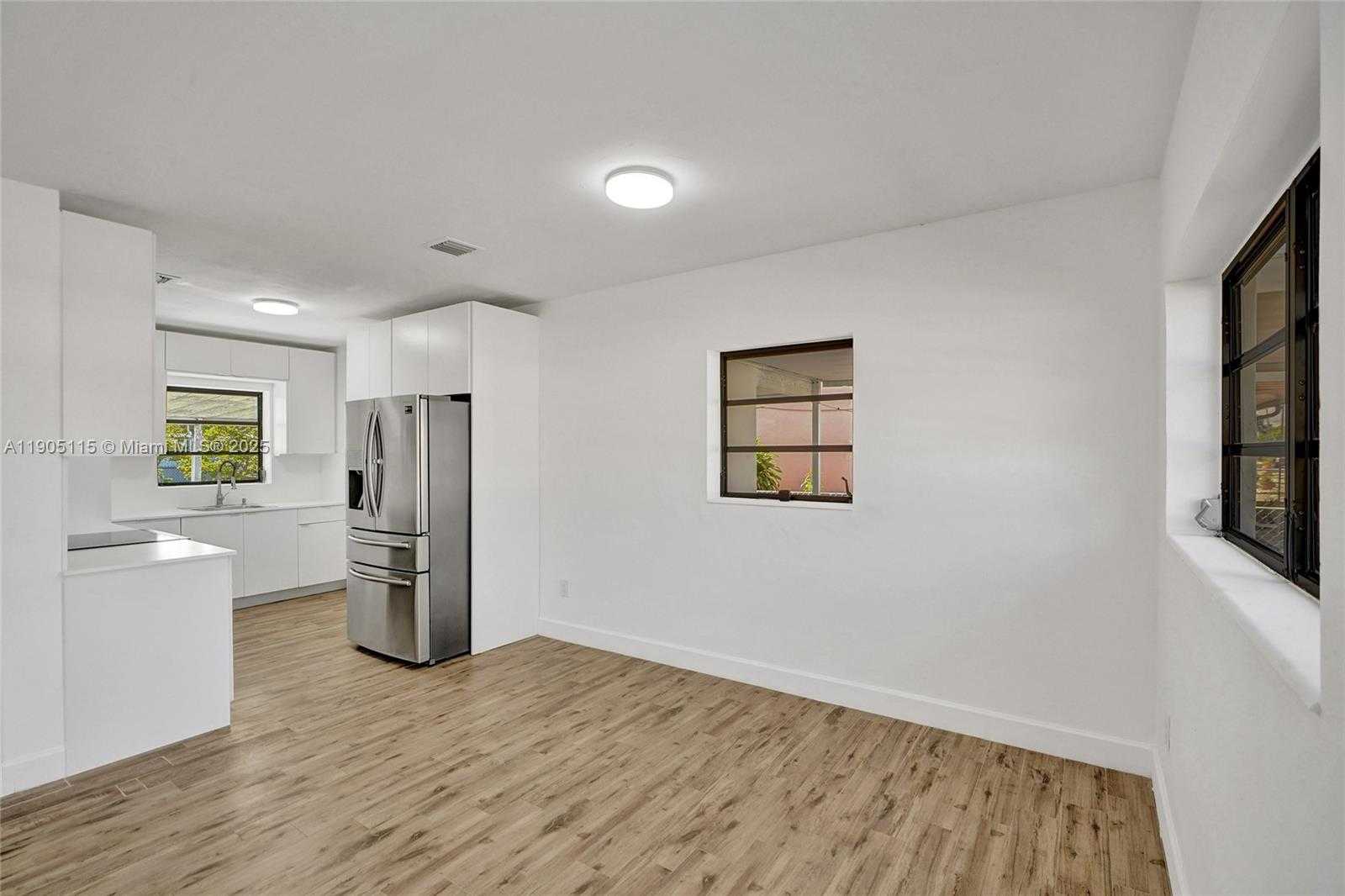 Small Image of 4631 EAST 8TH CT, Hialeah Number 14